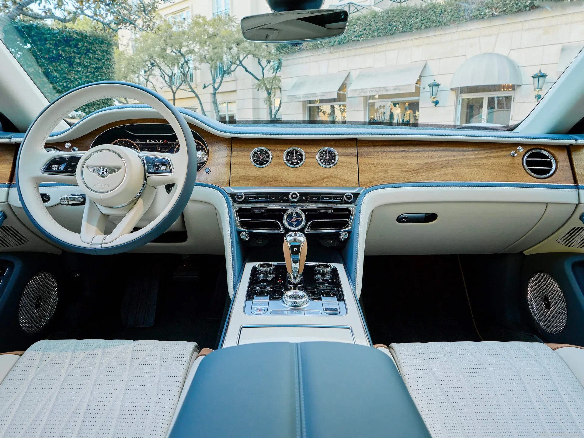 Bentley Flying Spur Hybrid (2022) – interiér