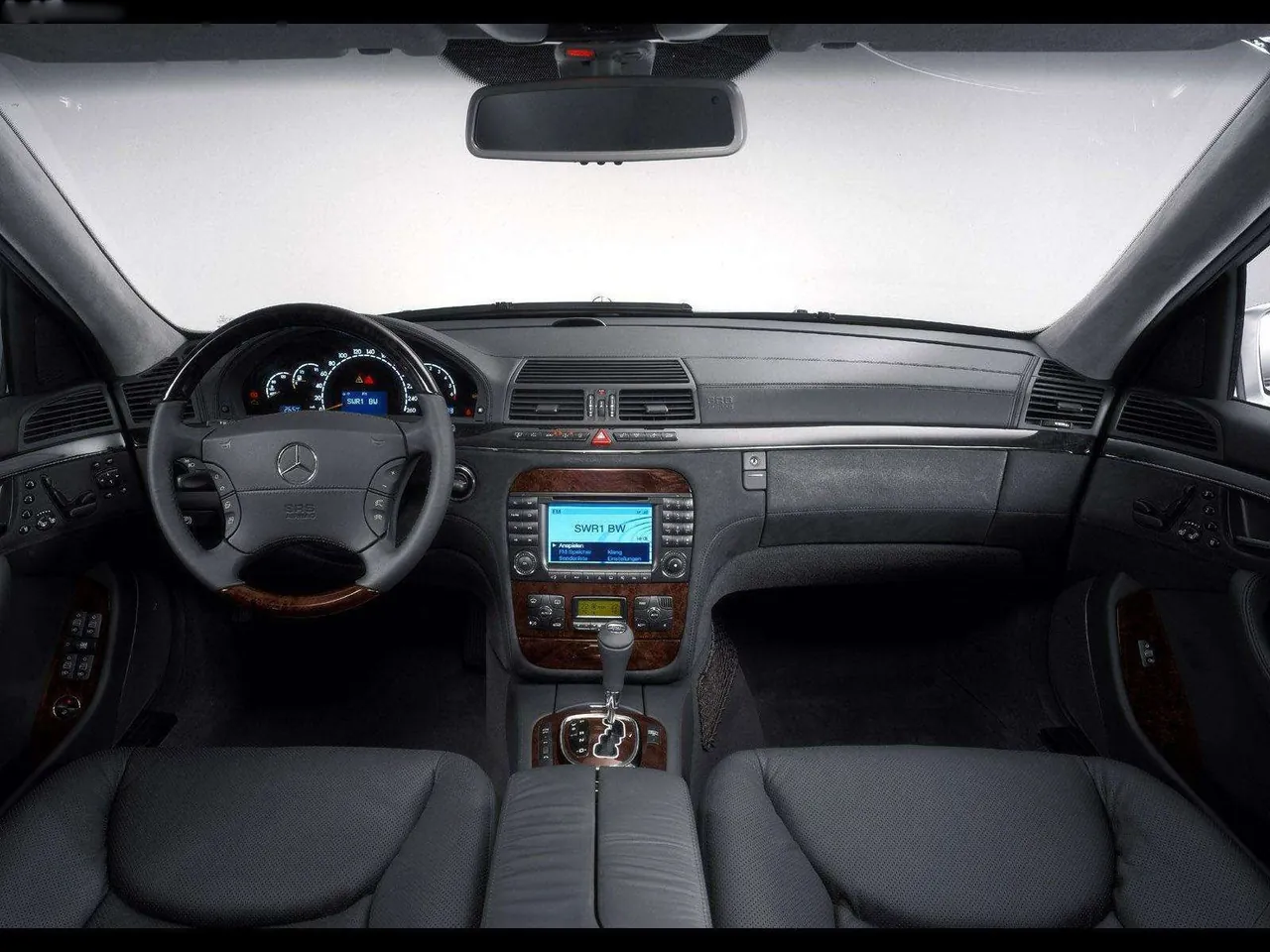 Mercedes-Benz S500 4MATIC (2003) - Interior