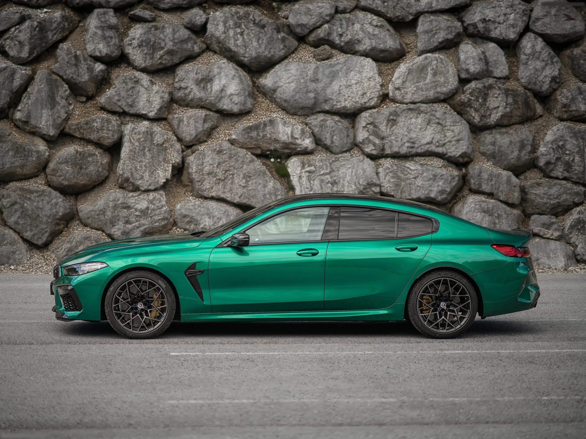 BMW M8 Competition Gran Coupe (2023) – boční profil
