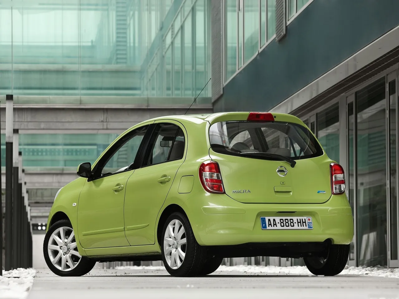 Nissan Micra (2011) – zadní tříčtvrteční pohled