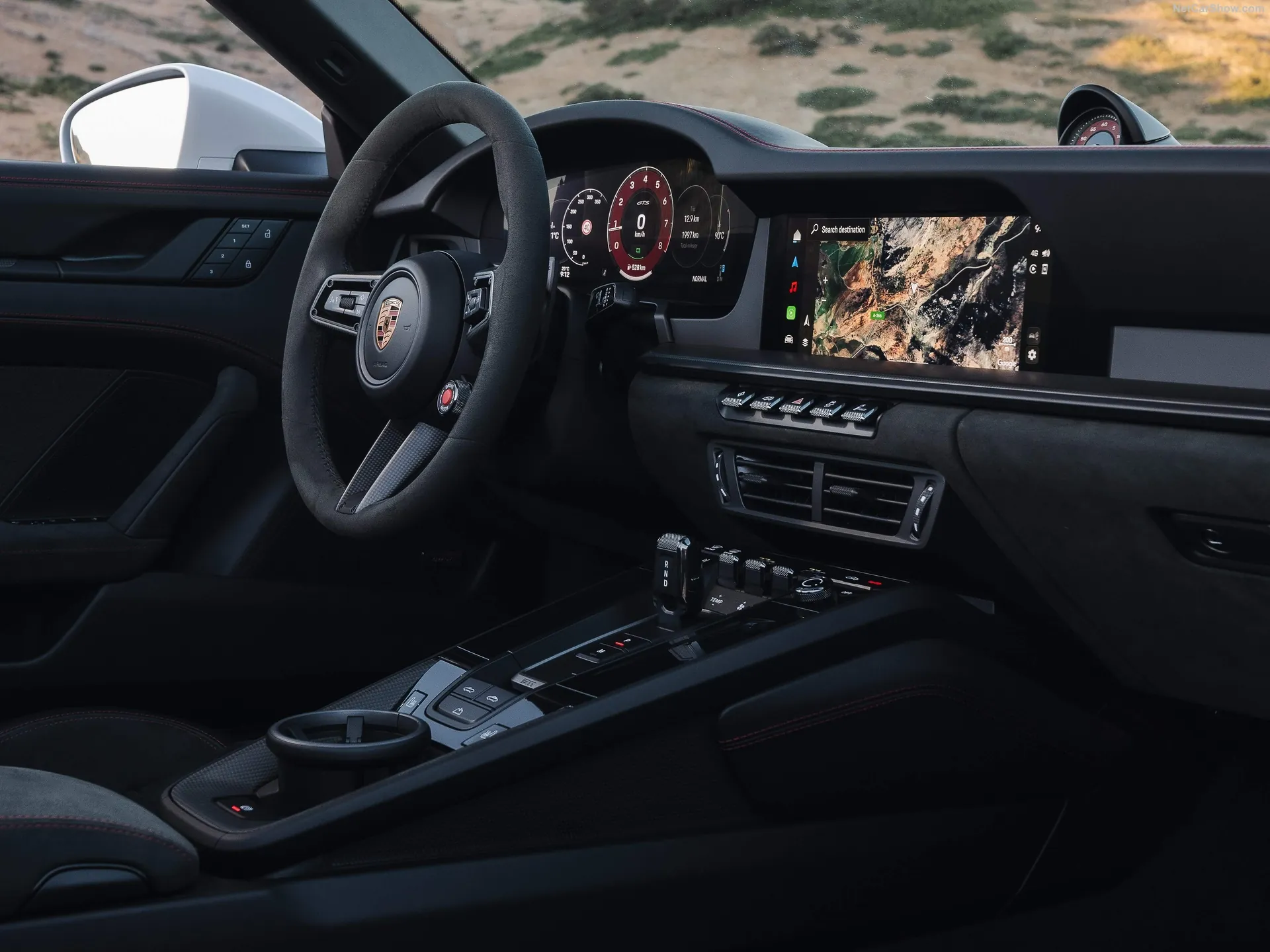 Porsche 911 Carrera GTS Cabriolet (2025) – interiér