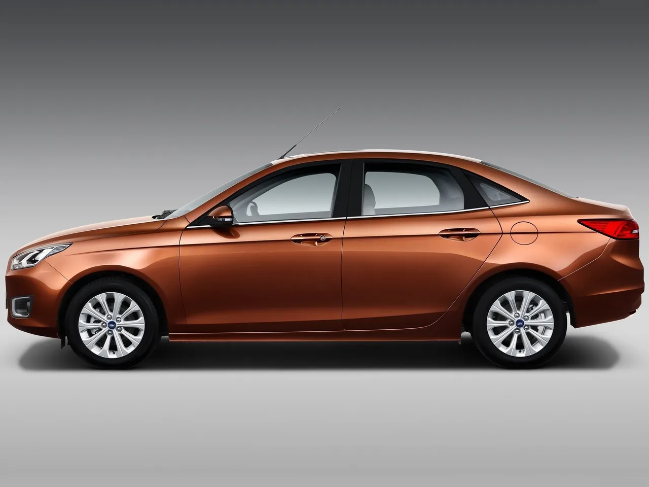 Ford Escort (2015) – boční profil
