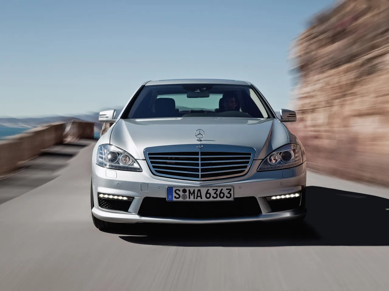 Mercedes-Benz S63 AMG (2010) - Front