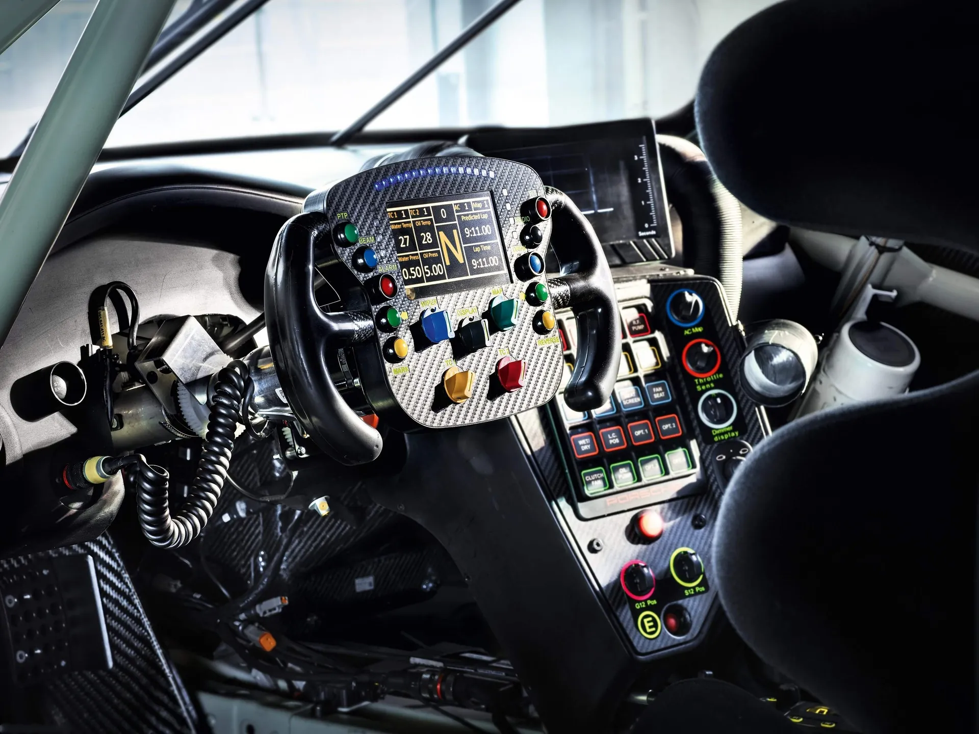 Porsche 911 RSR (2017) – interiér