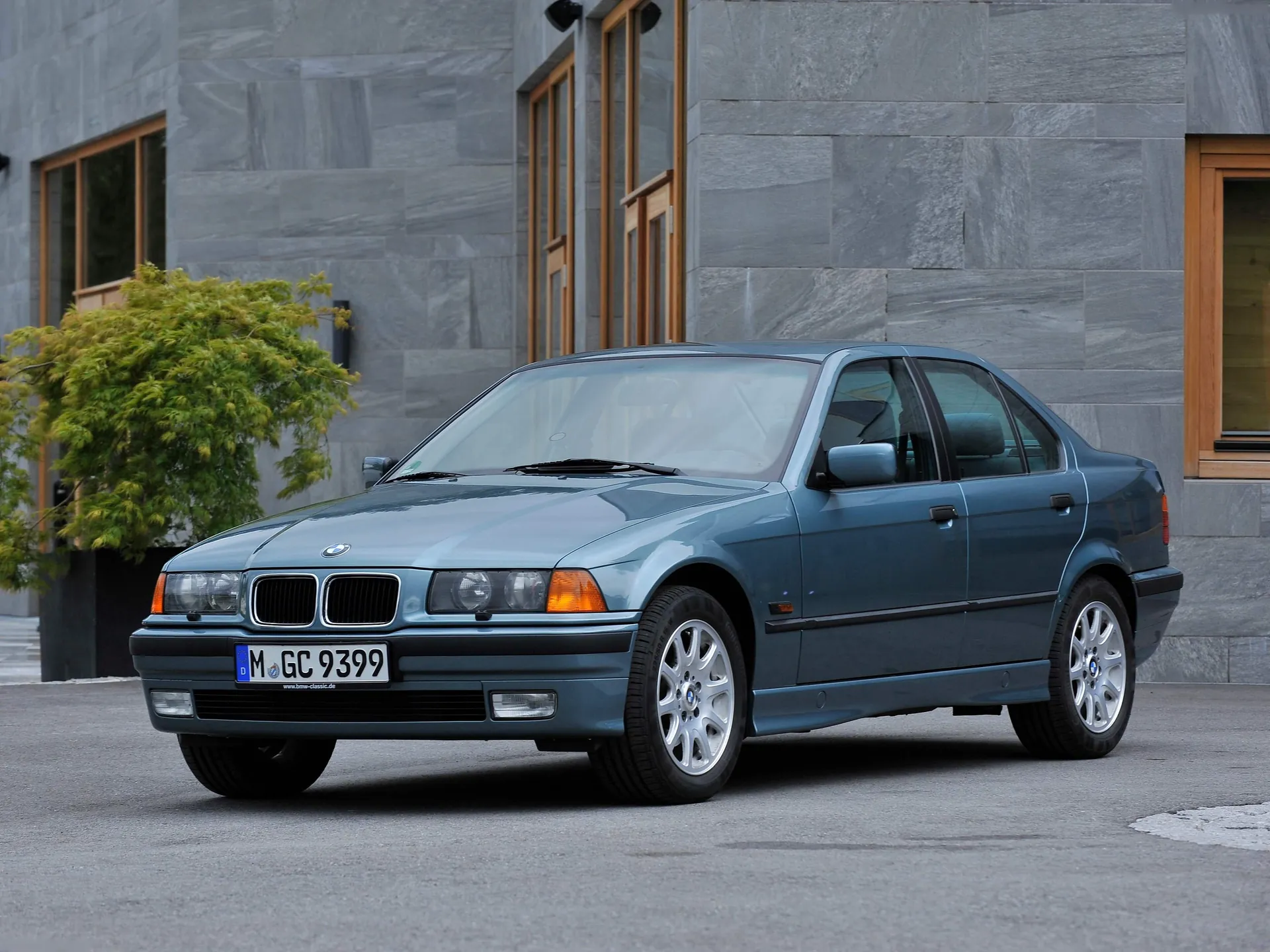 BMW 323i (1995)