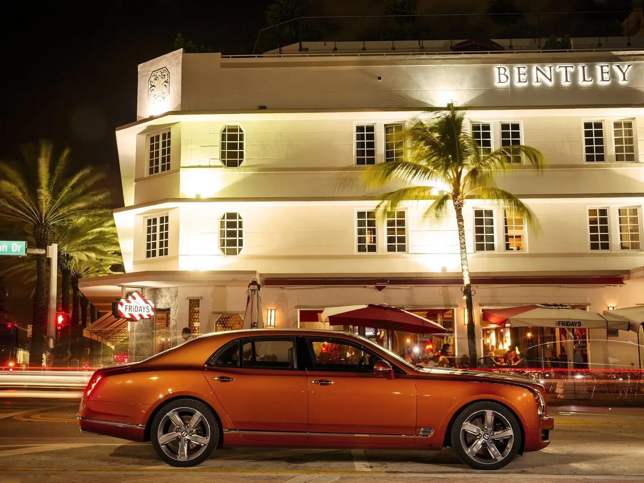 Bentley Mulsanne Speed (2015) – boční profil