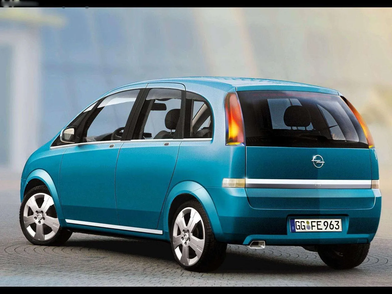 Opel Concept M (2002) – zadní tříčtvrteční pohled