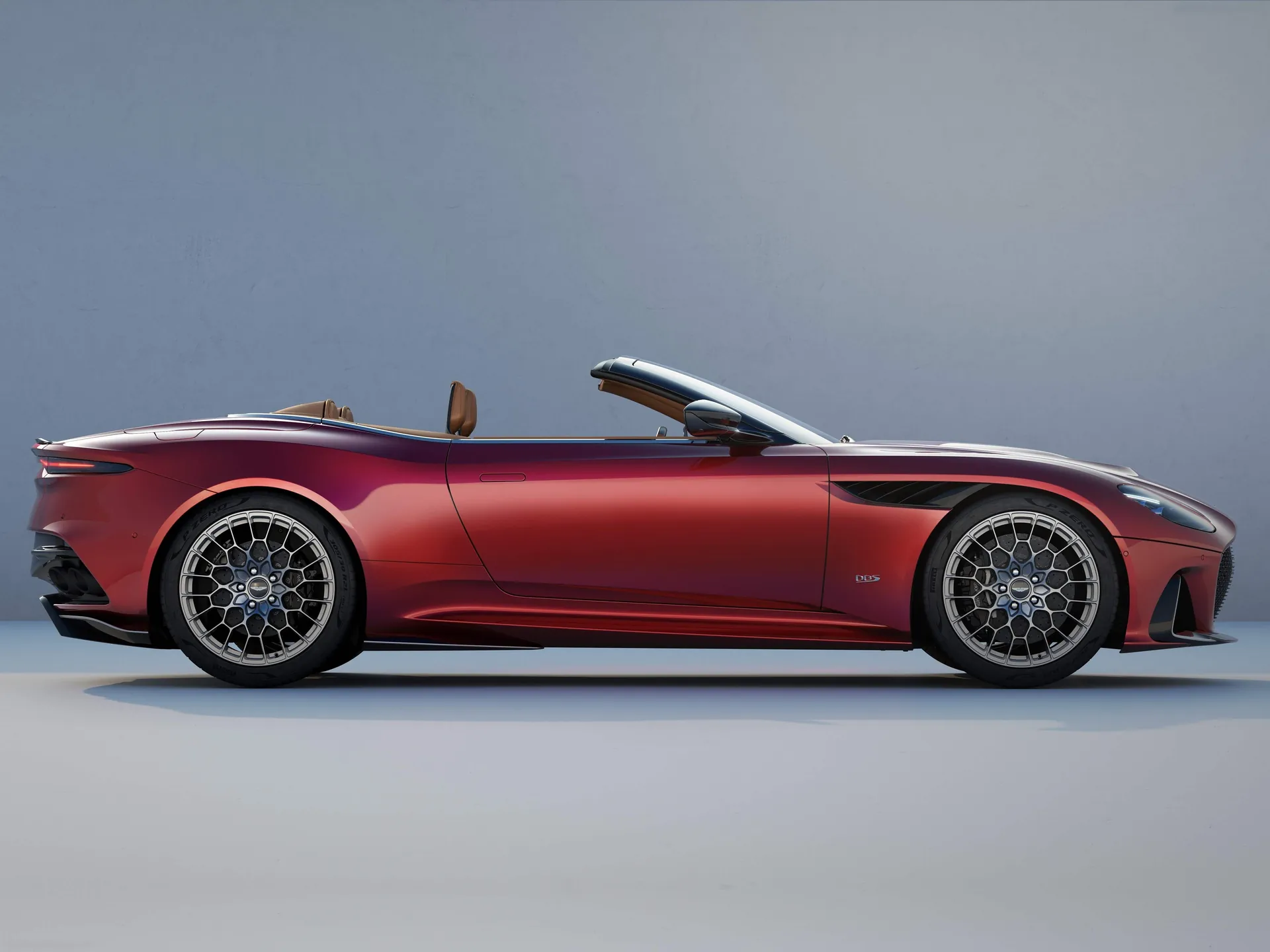 Aston Martin DBS770 Ultimate Volante (2024) – boční profil