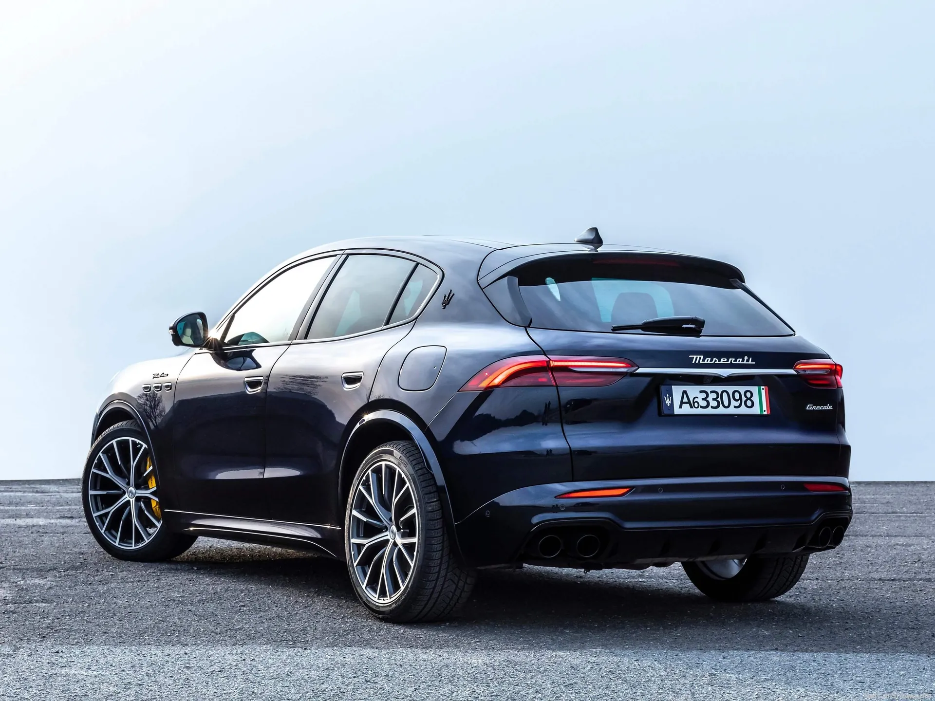 Maserati Grecale (2023) – zadní tříčtvrteční pohled