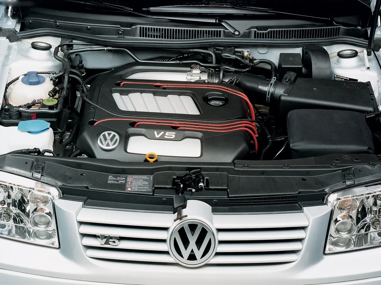 Volkswagen Bora (1998) - Engine Bay