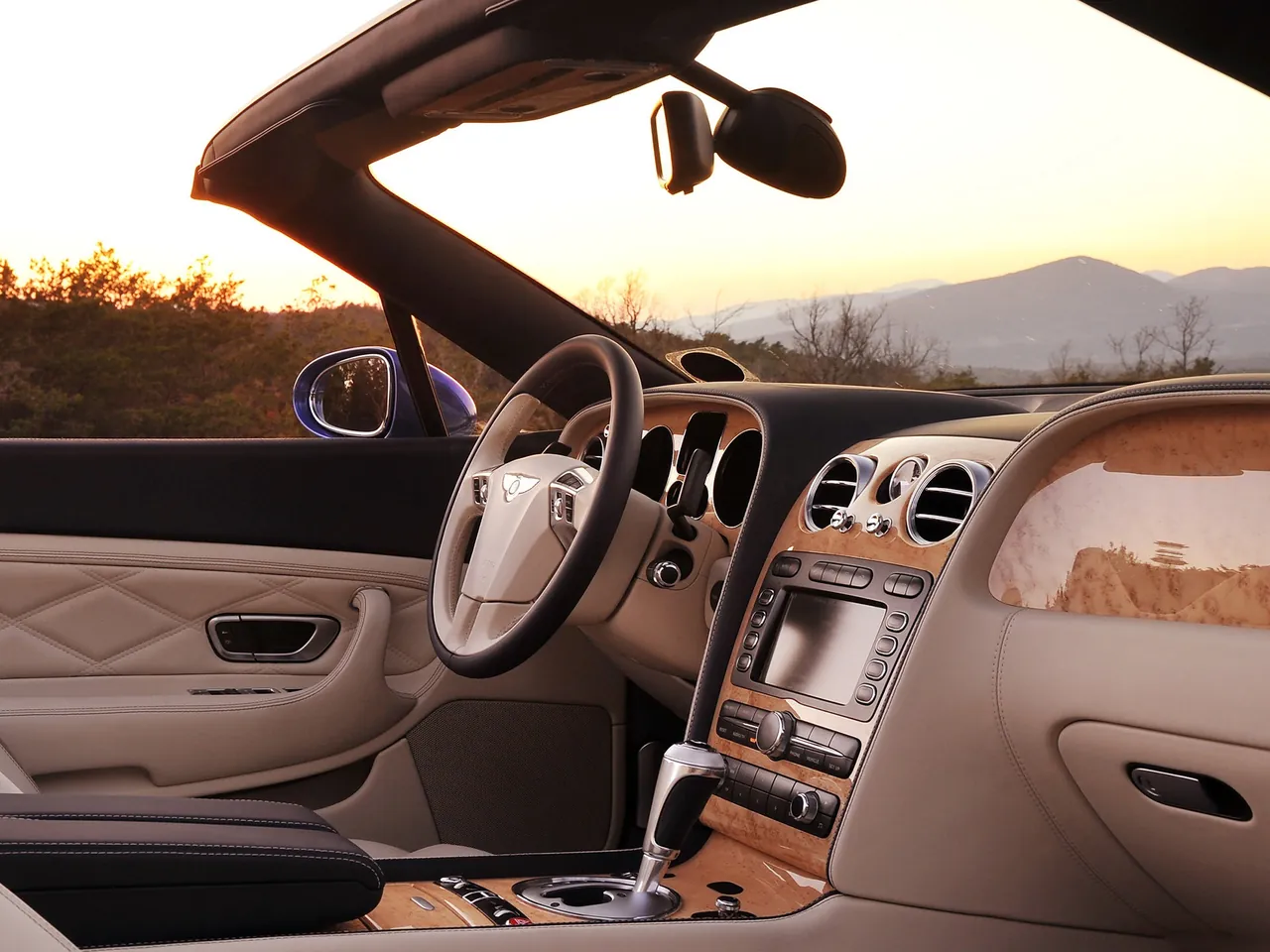Bentley Continental GTC Speed (2010) – interiér