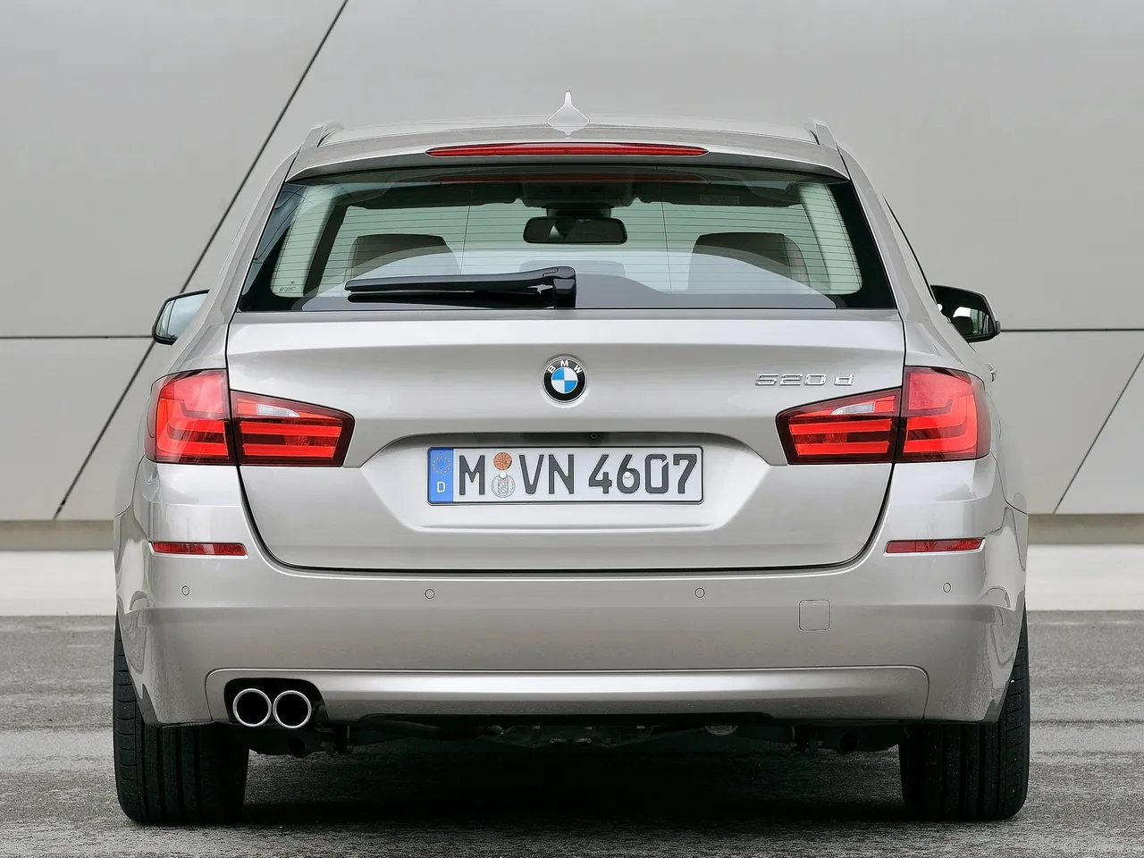 BMW 5-Series Touring (2011) - Rear