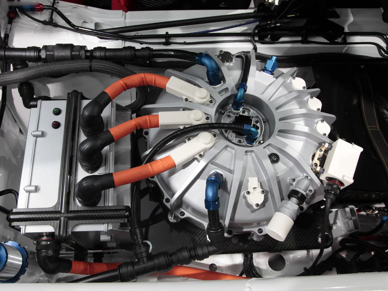 Porsche 911 GT3 R Hybrid (2011) - Engine Bay