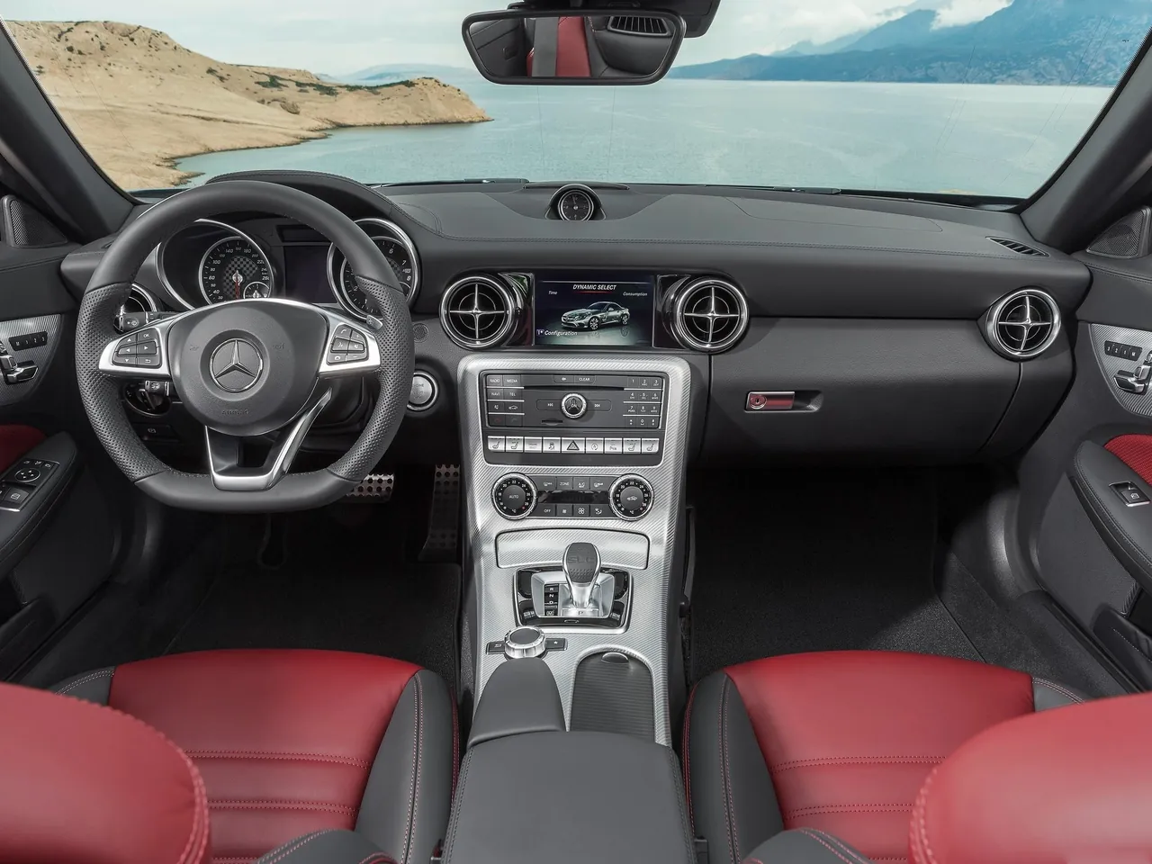 Mercedes-Benz SLC (2017) – interiér