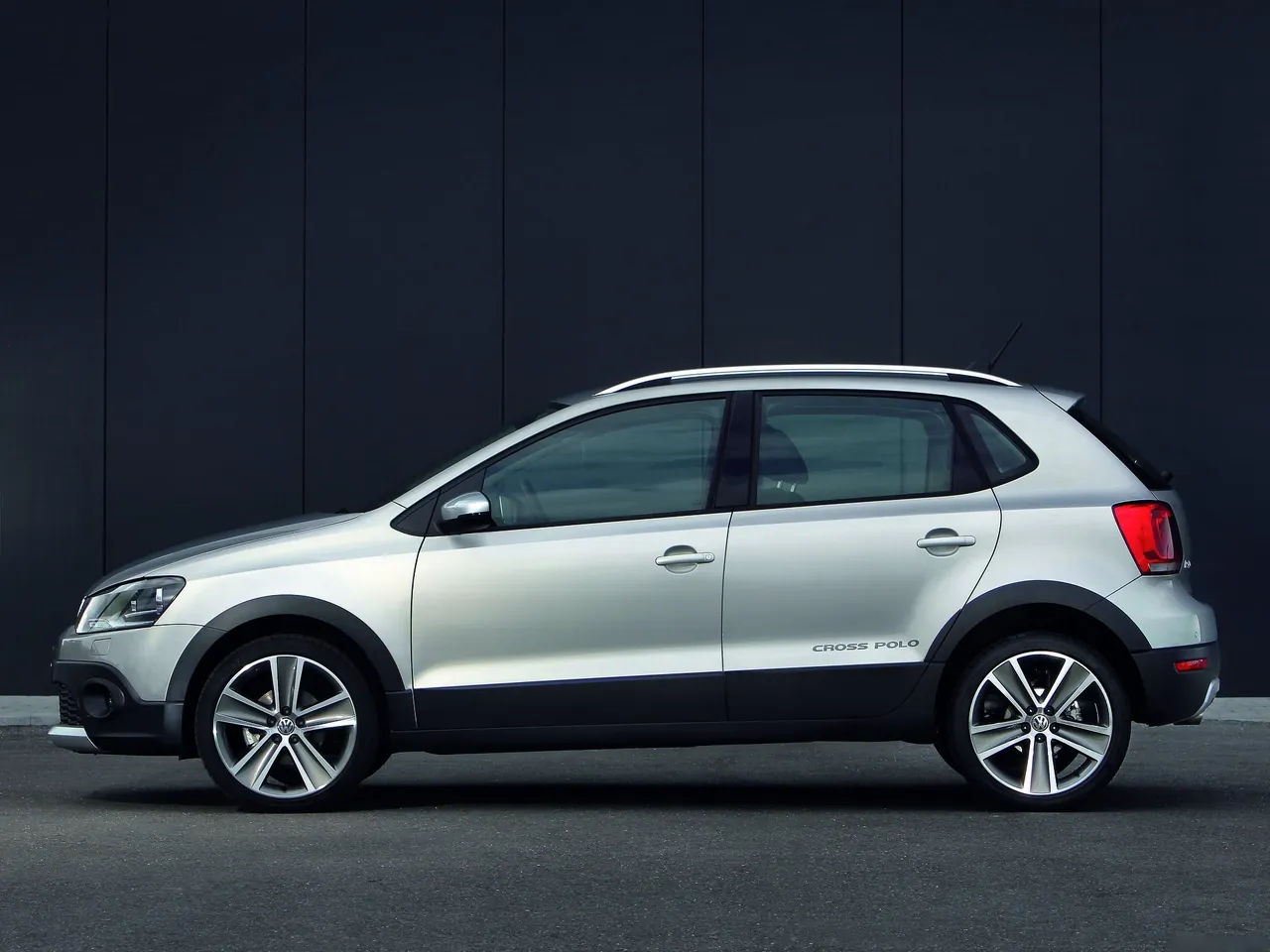 Volkswagen CrossPolo (2011) – boční profil