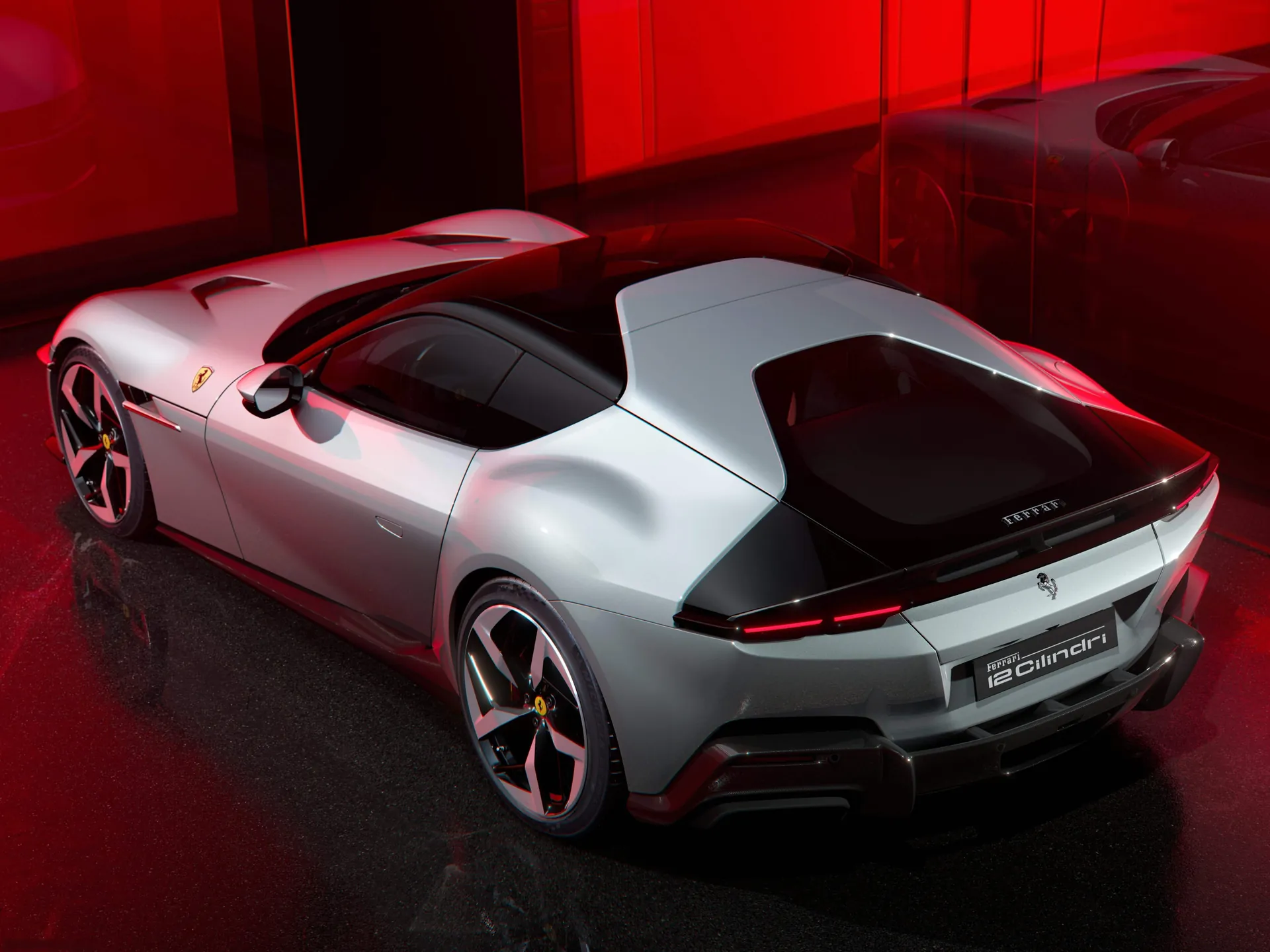 Ferrari 12Cilindri (2025) – zadní tříčtvrteční pohled