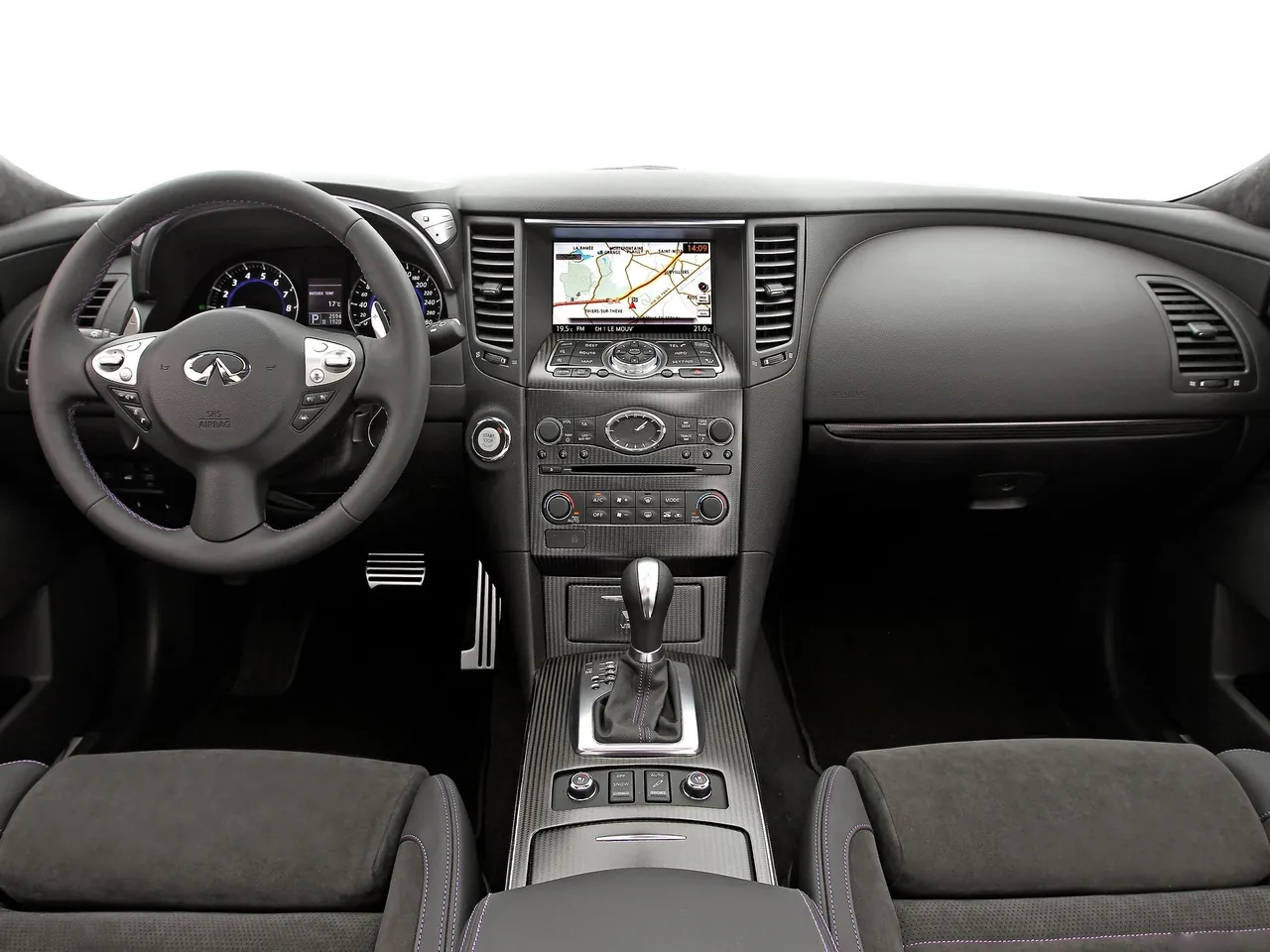 Infiniti FX Vettel Edition (2013) – interiér