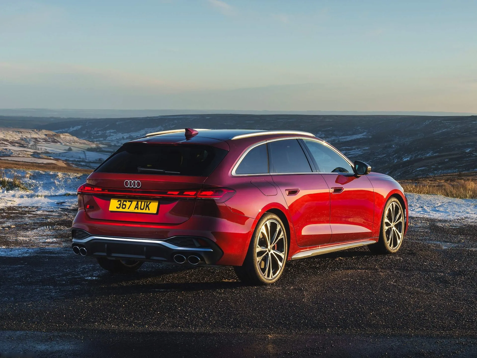 Audi S5 Avant [UK] (2025) – zadní tříčtvrteční pohled