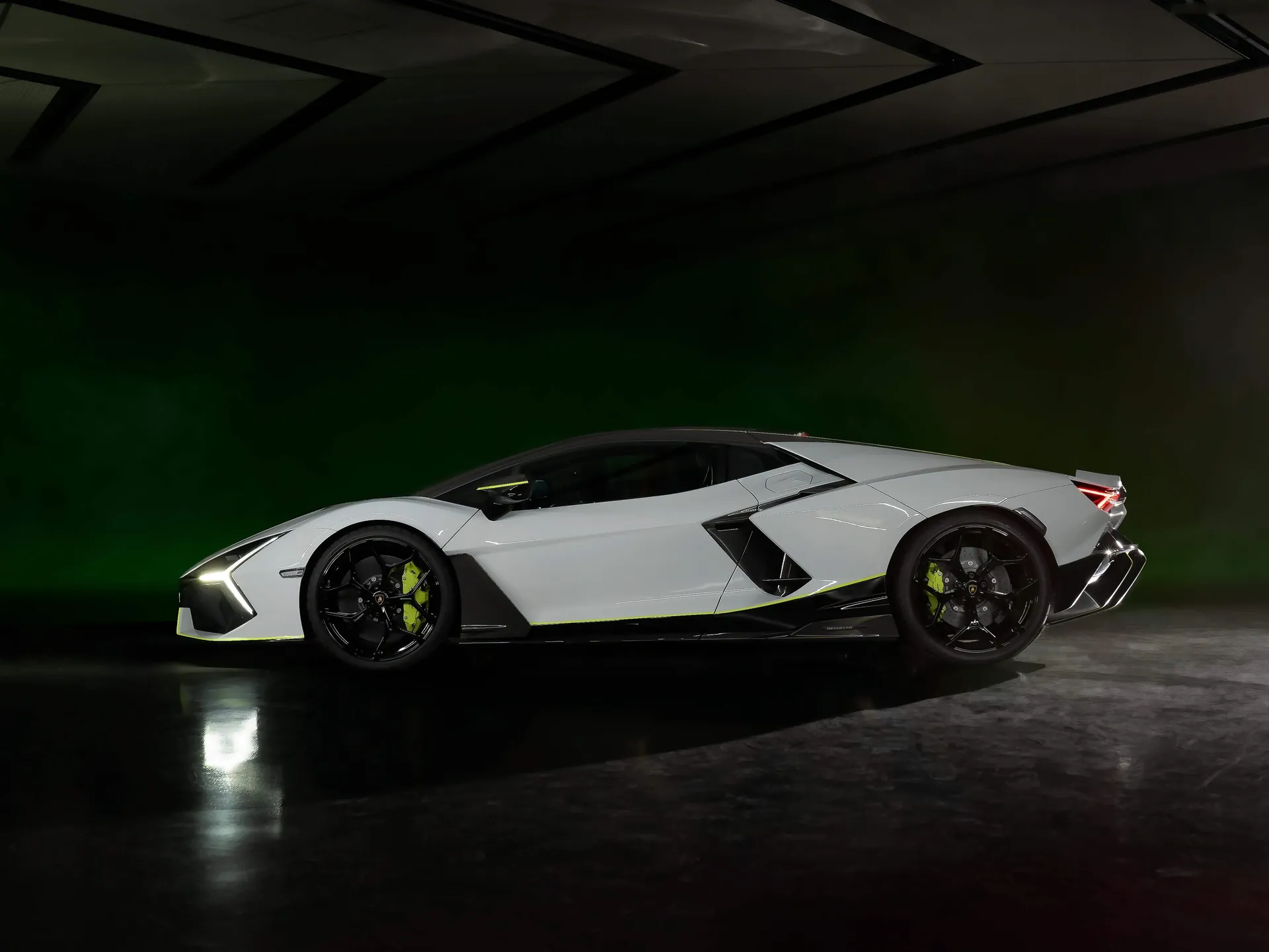 Lamborghini Revuelto Arena Ad Personam (2024) – boční profil