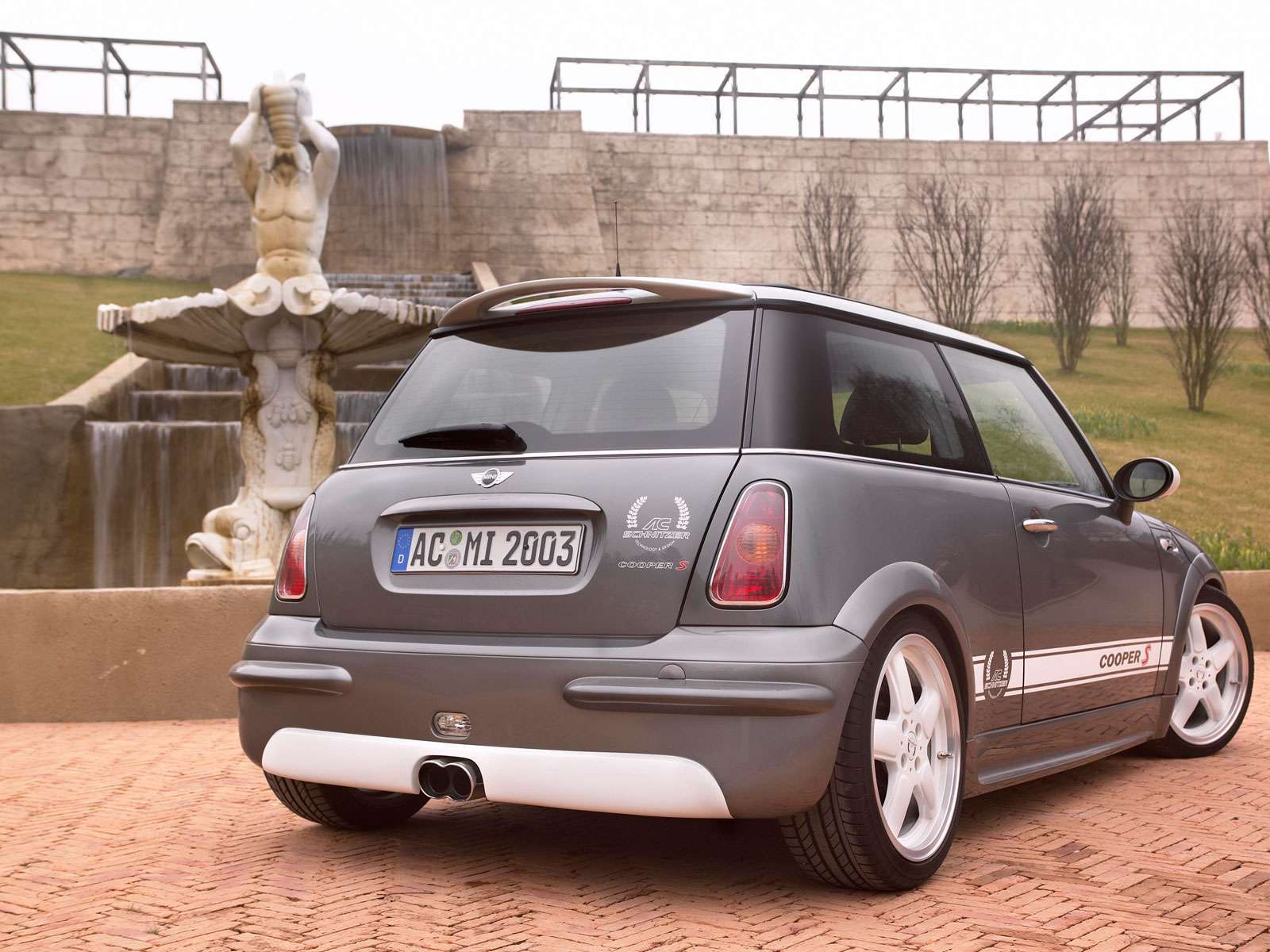 AC Schnitzer Mini CooperS (2004) – zadní tříčtvrteční pohled