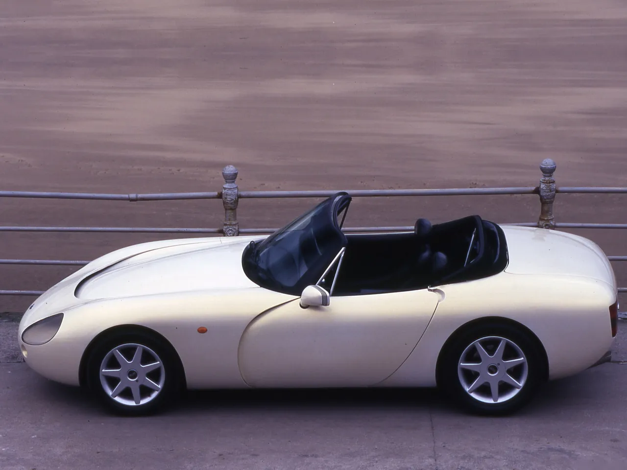 TVR Griffith 500 (1993) – boční profil