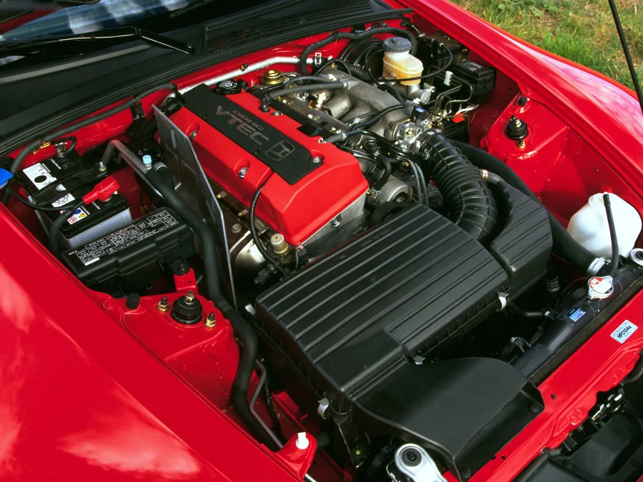 Honda S2000 (2000) – motorový prostor