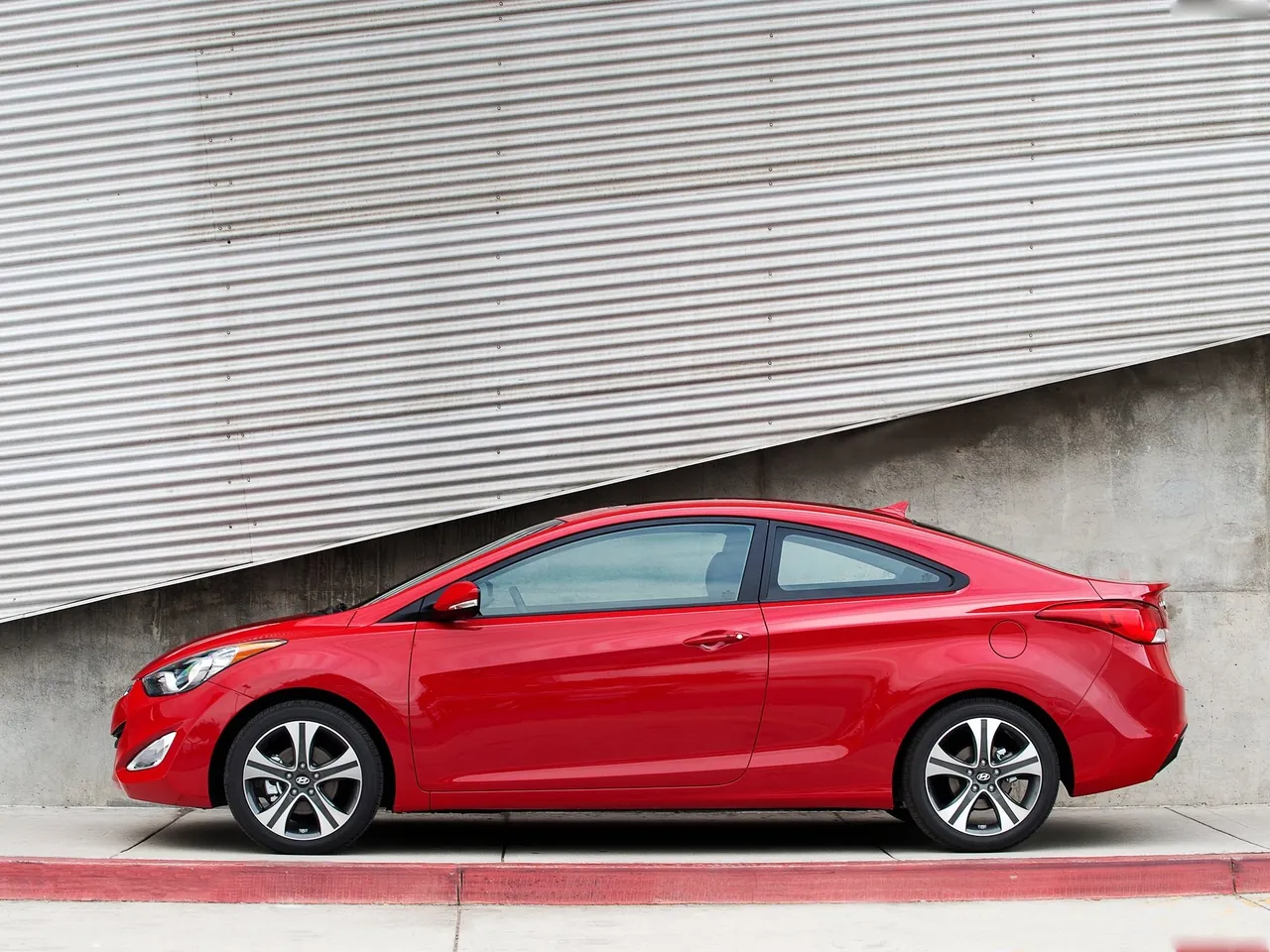 Hyundai Elantra Coupe (2013) – boční profil
