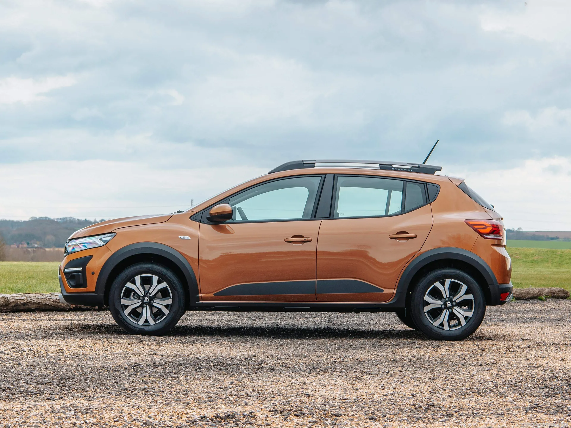 Dacia Sandero Stepway [UK] (2021)