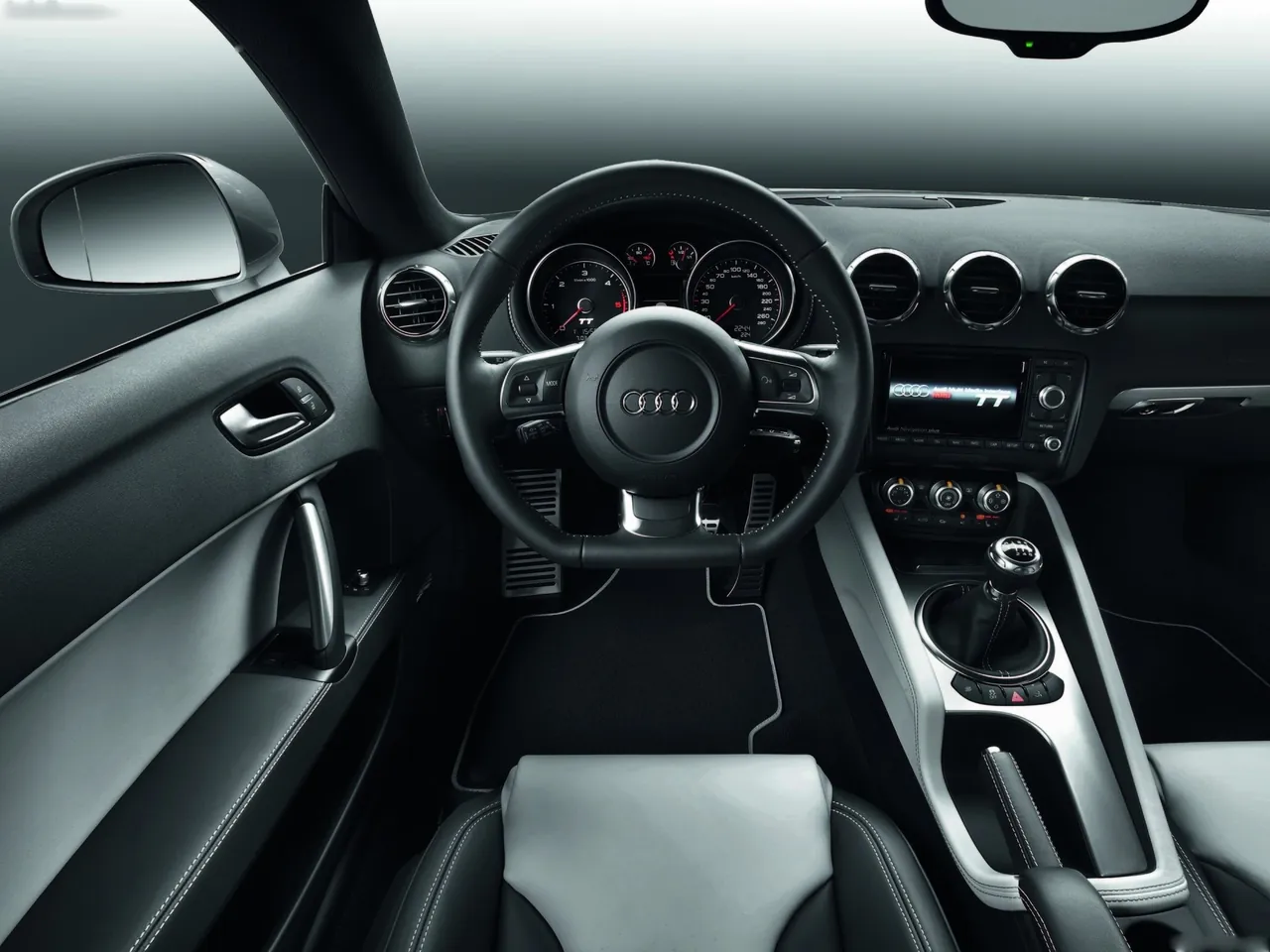 Audi TT Coupe (2011) – interiér