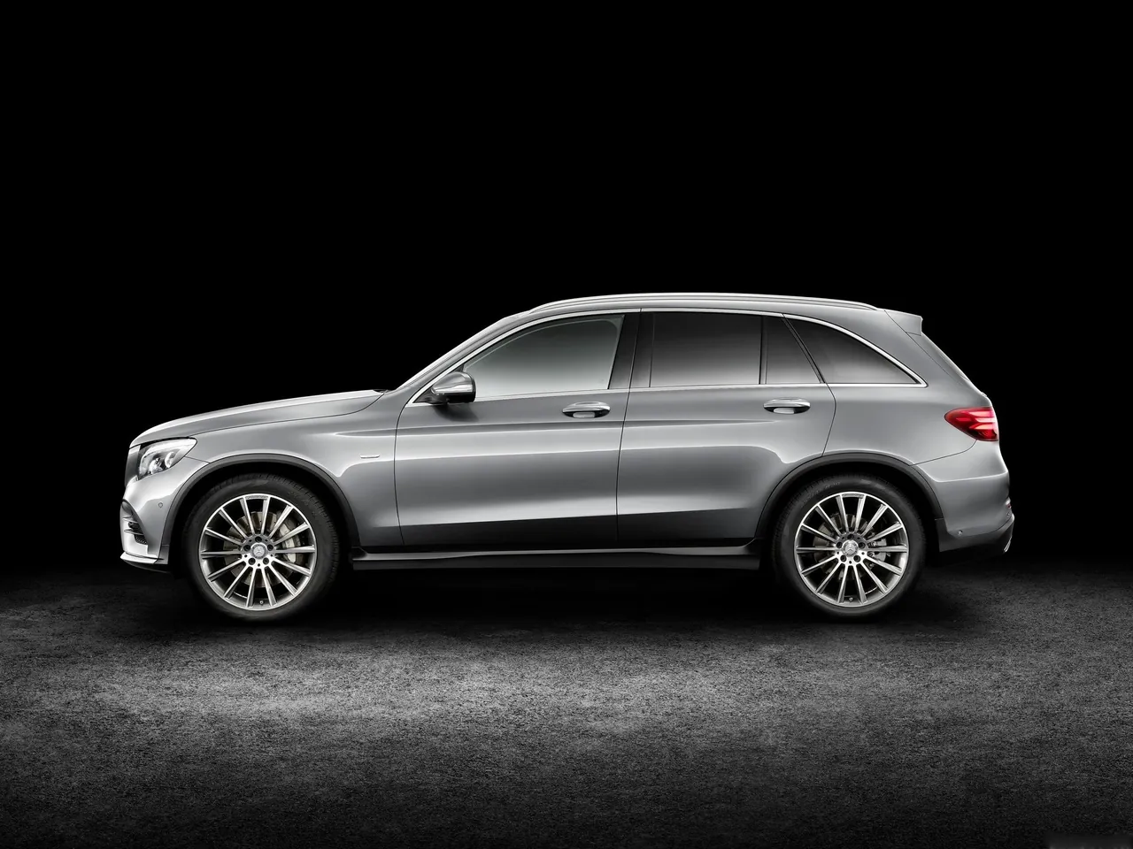 Mercedes-Benz GLC (2016) - Side Profile