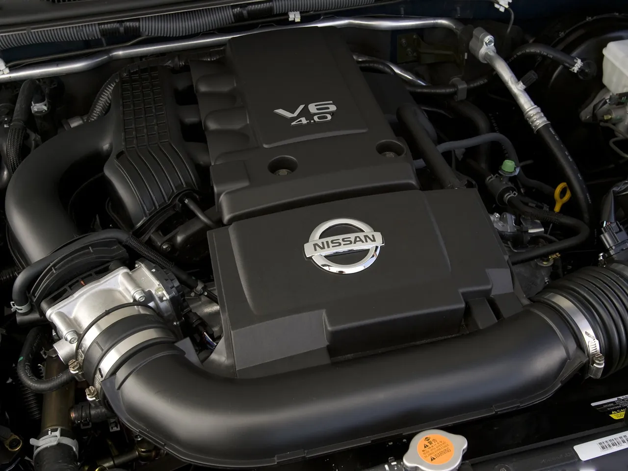 Nissan Frontier (2009) – motorový prostor
