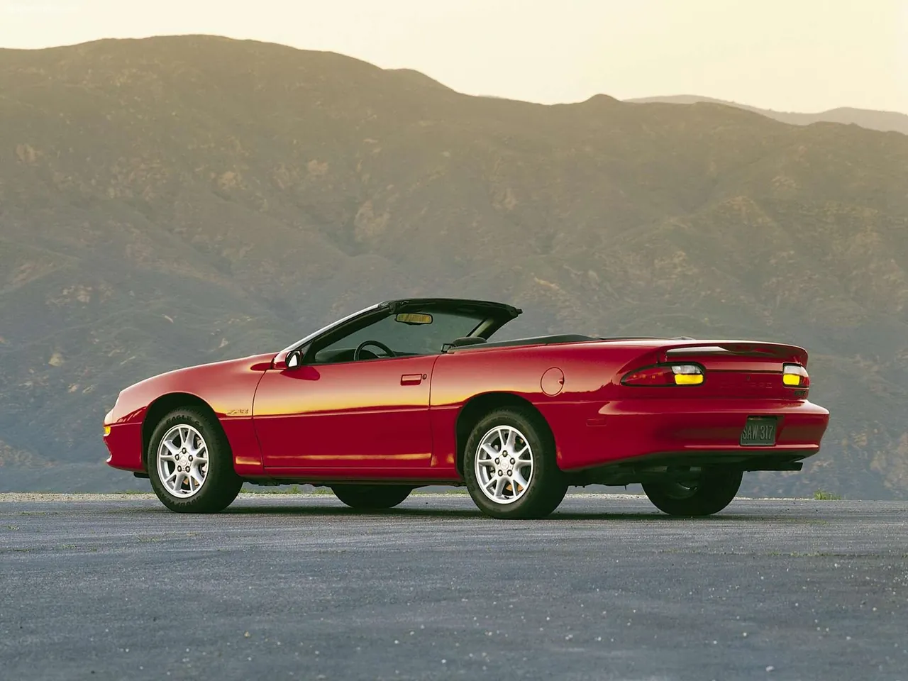Chevrolet Camaro Convertible (2001) – zadní tříčtvrteční pohled