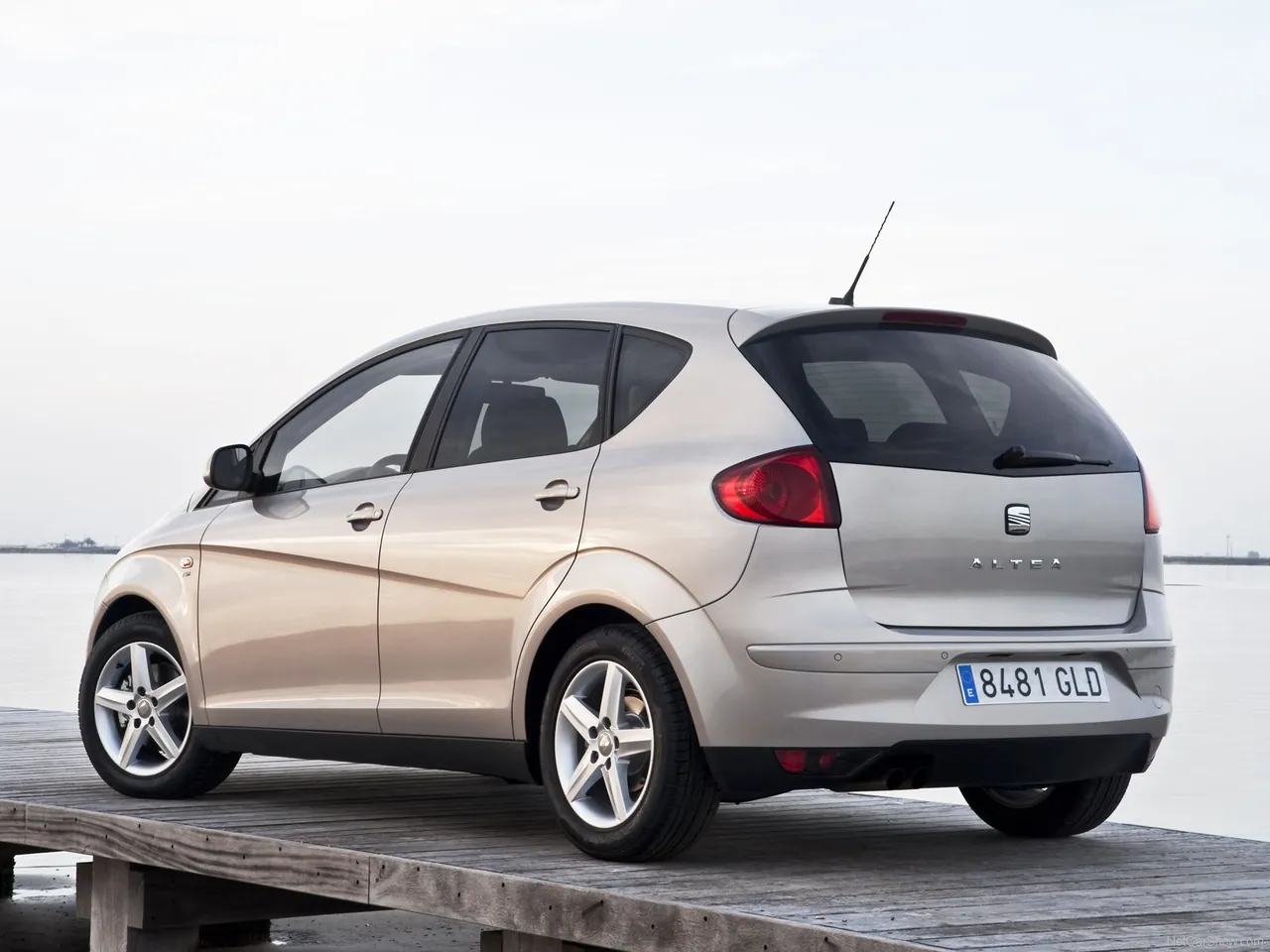 Seat Altea (2009) – zadní tříčtvrteční pohled