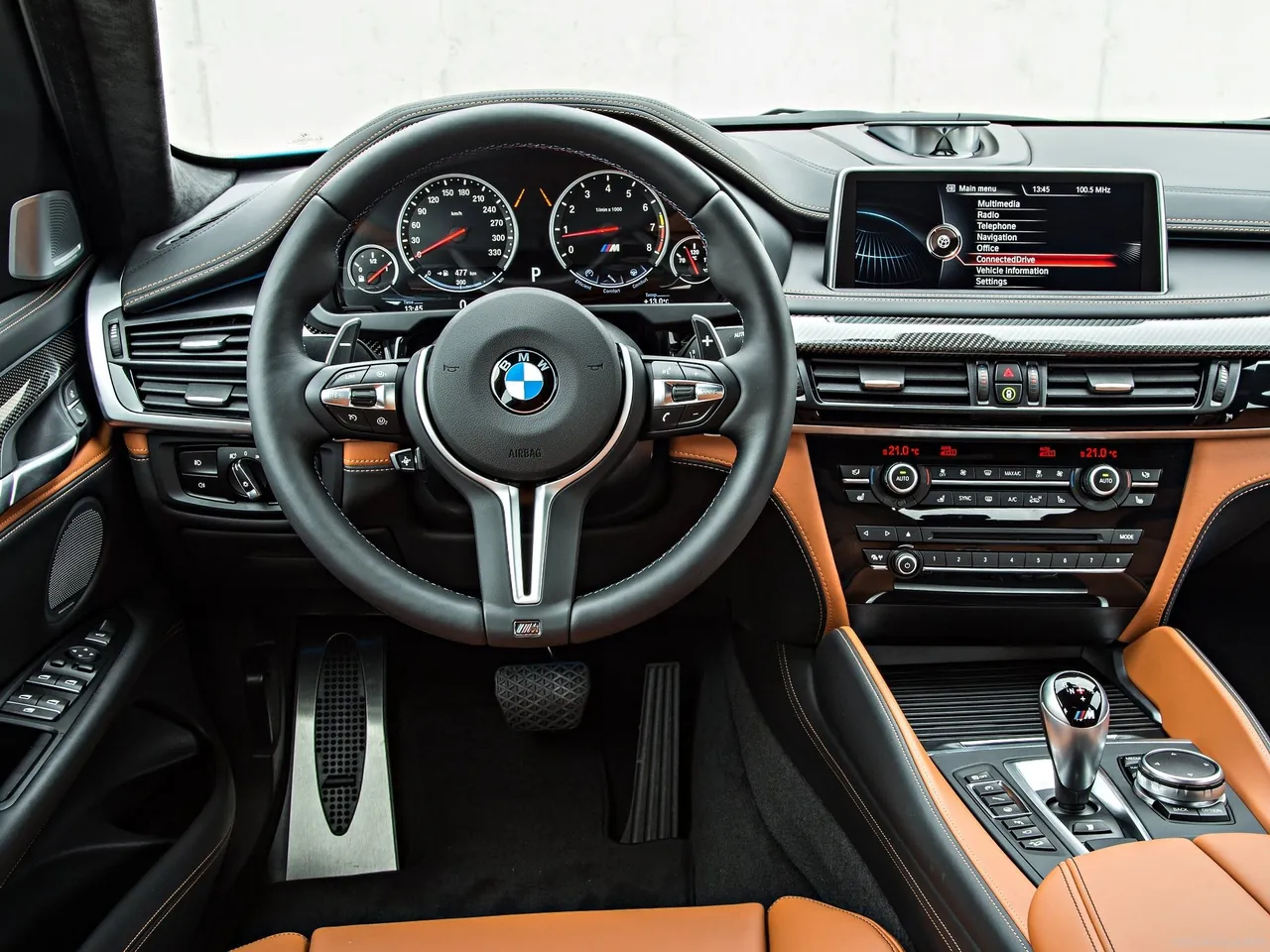 BMW X6 M (2016) – interiér