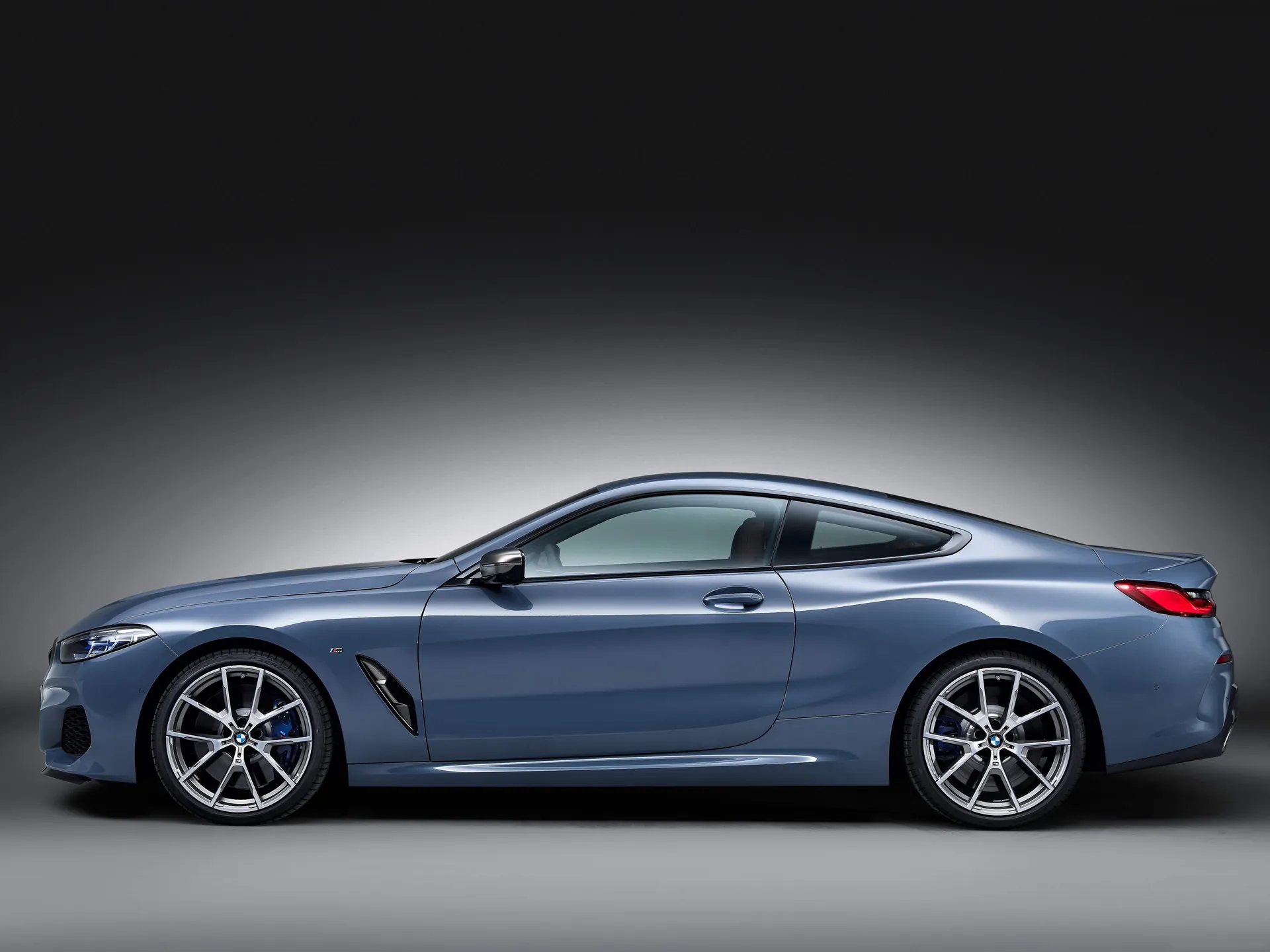 BMW 8-Series Coupe (2019) – boční profil
