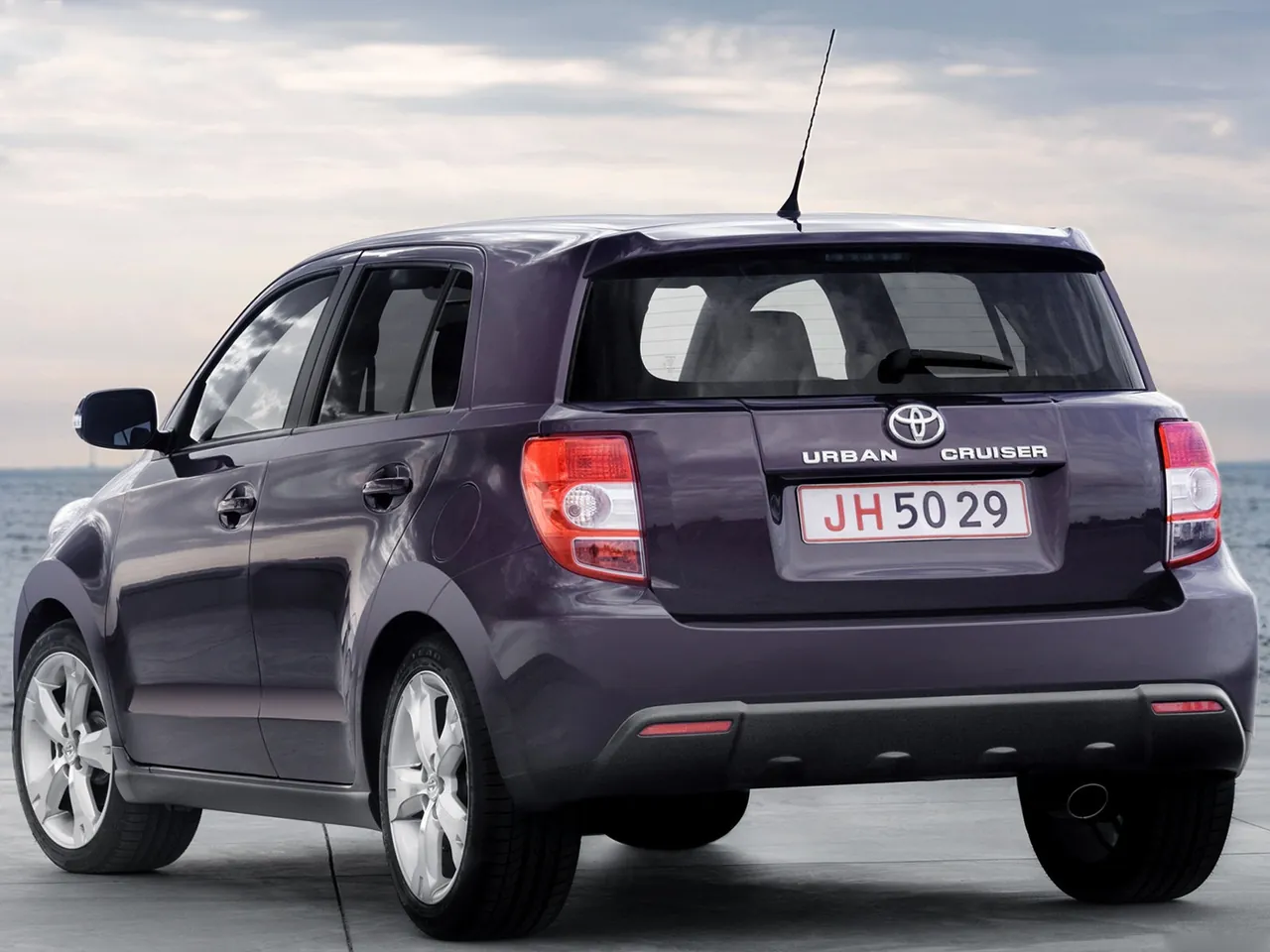Toyota Urban Cruiser (2009) – zadní tříčtvrteční pohled