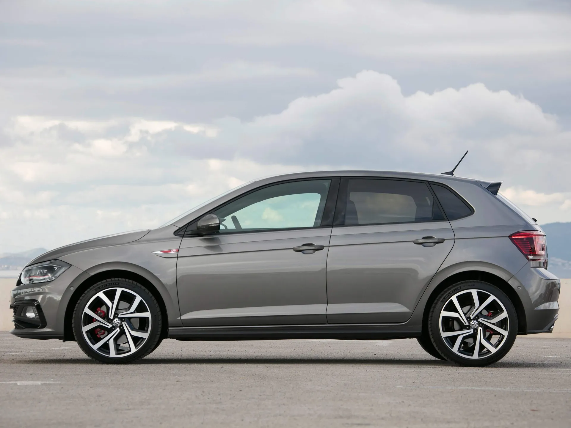 Volkswagen Polo GTI (2018) - Side Profile