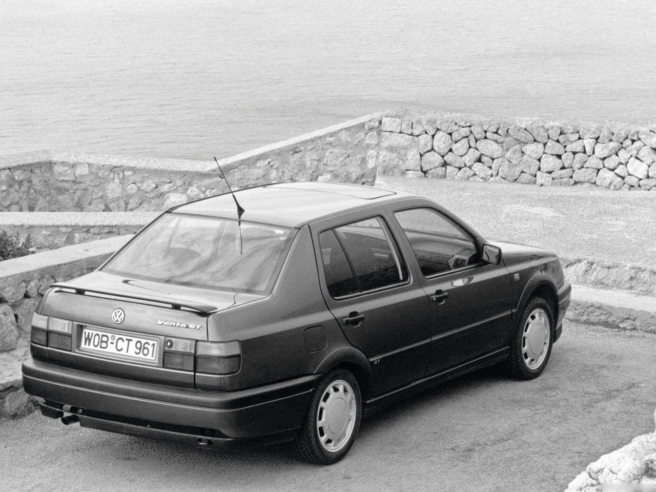 Volkswagen Vento (1992) - Rear Three-Quarter