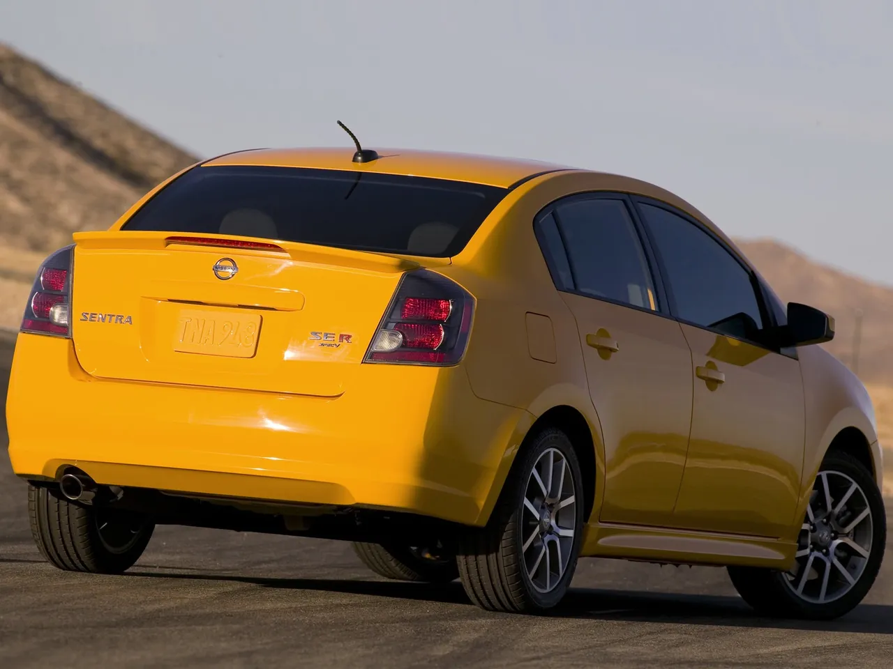 Nissan Sentra SE-R (2007) – zadní tříčtvrteční pohled