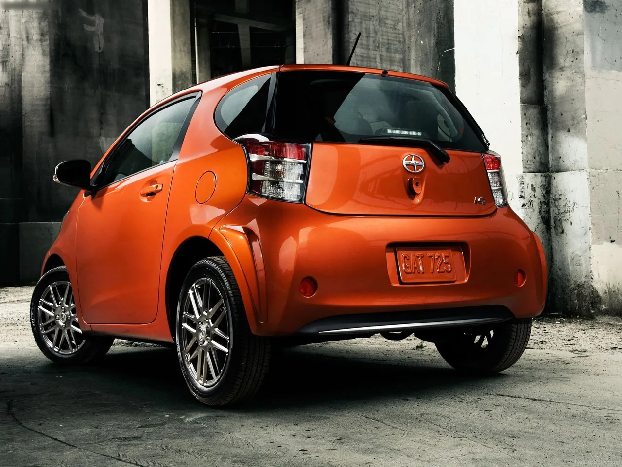 Scion iQ (2012) – zadní tříčtvrteční pohled