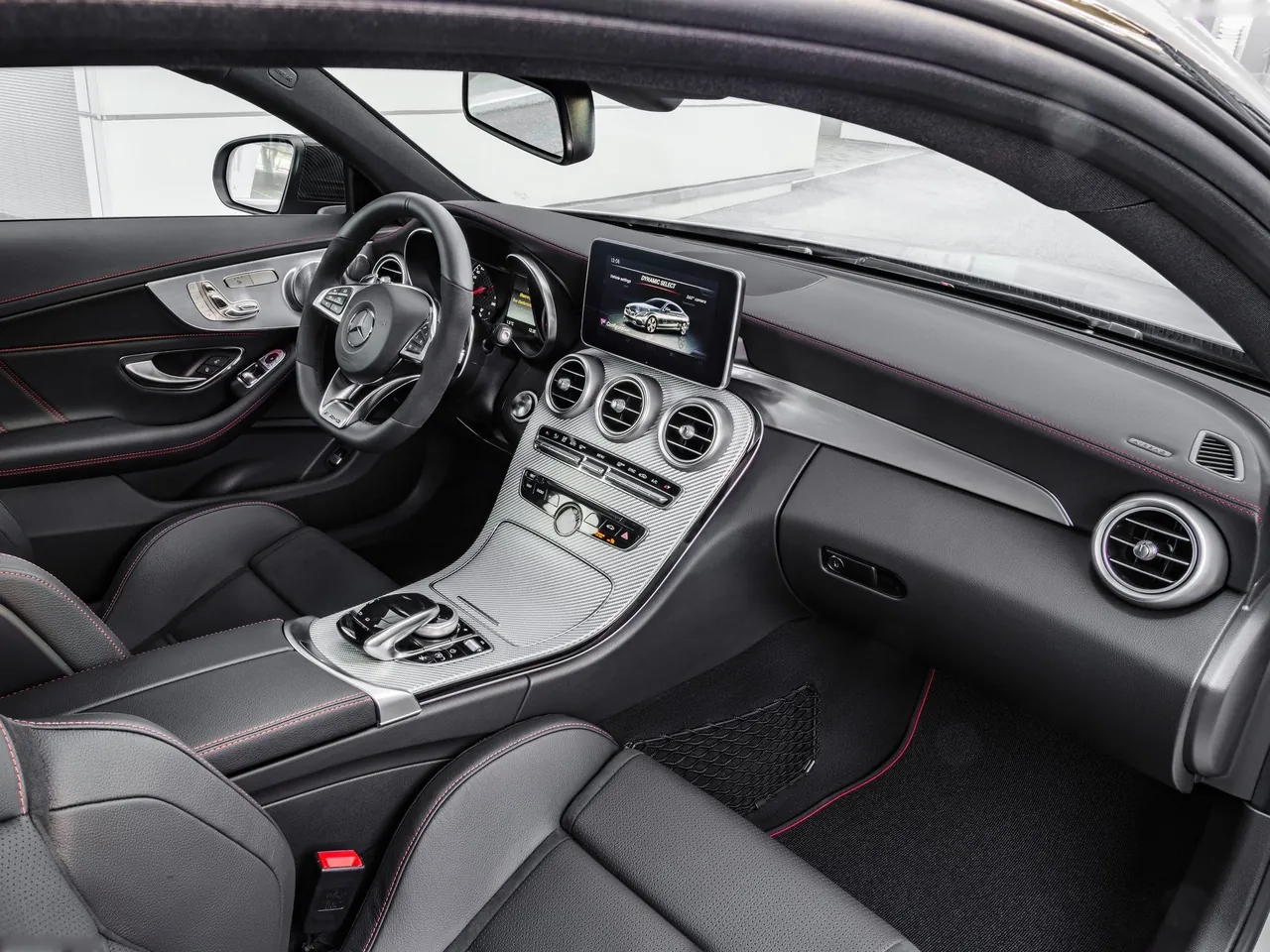 Mercedes-Benz C43 AMG 4Matic Coupe (2017) – interiér