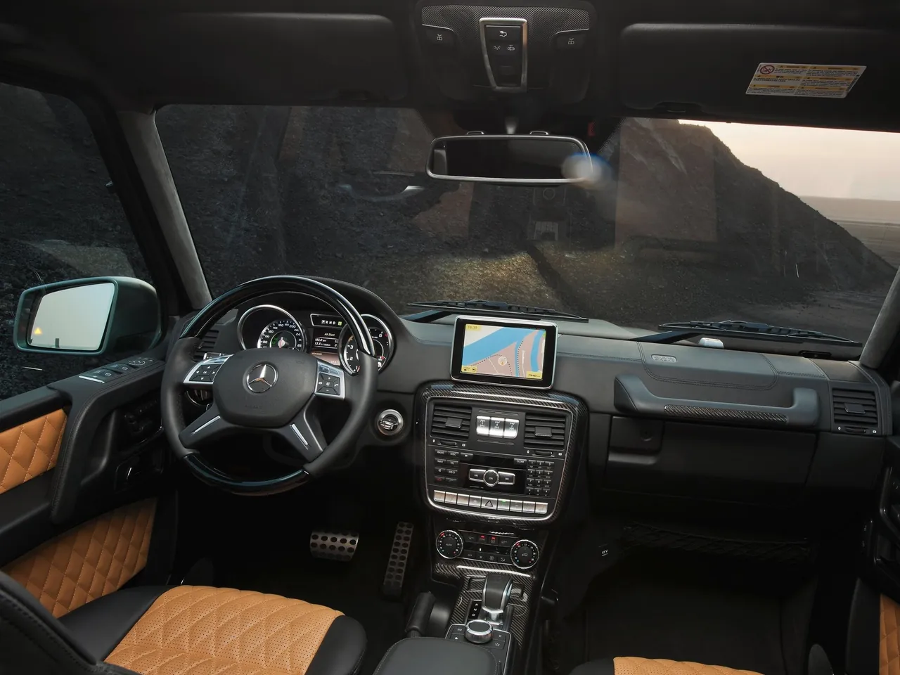 Mercedes-Benz G63 AMG (2013) – interiér
