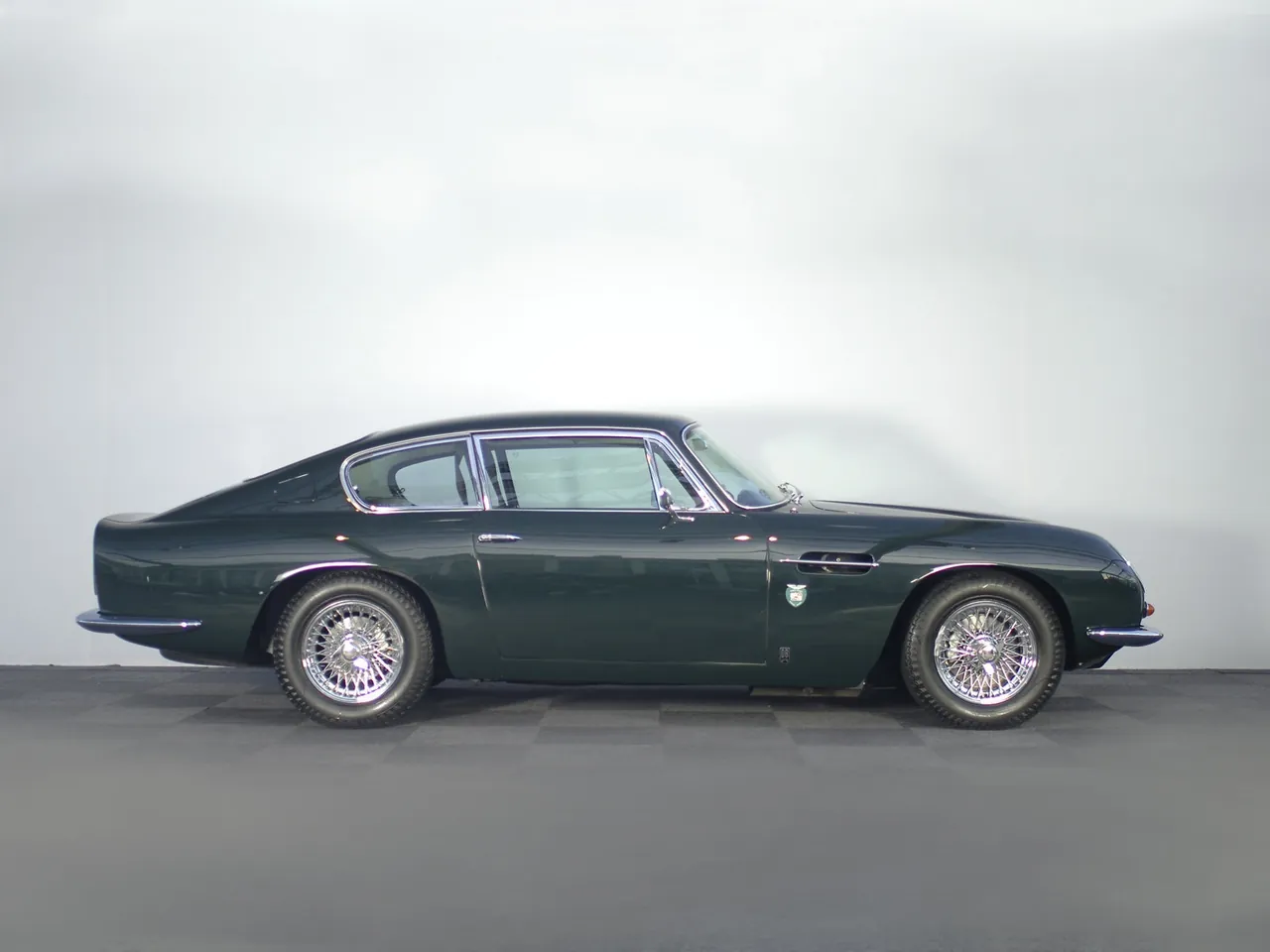 Aston Martin DB6 (1965) - Side Profile