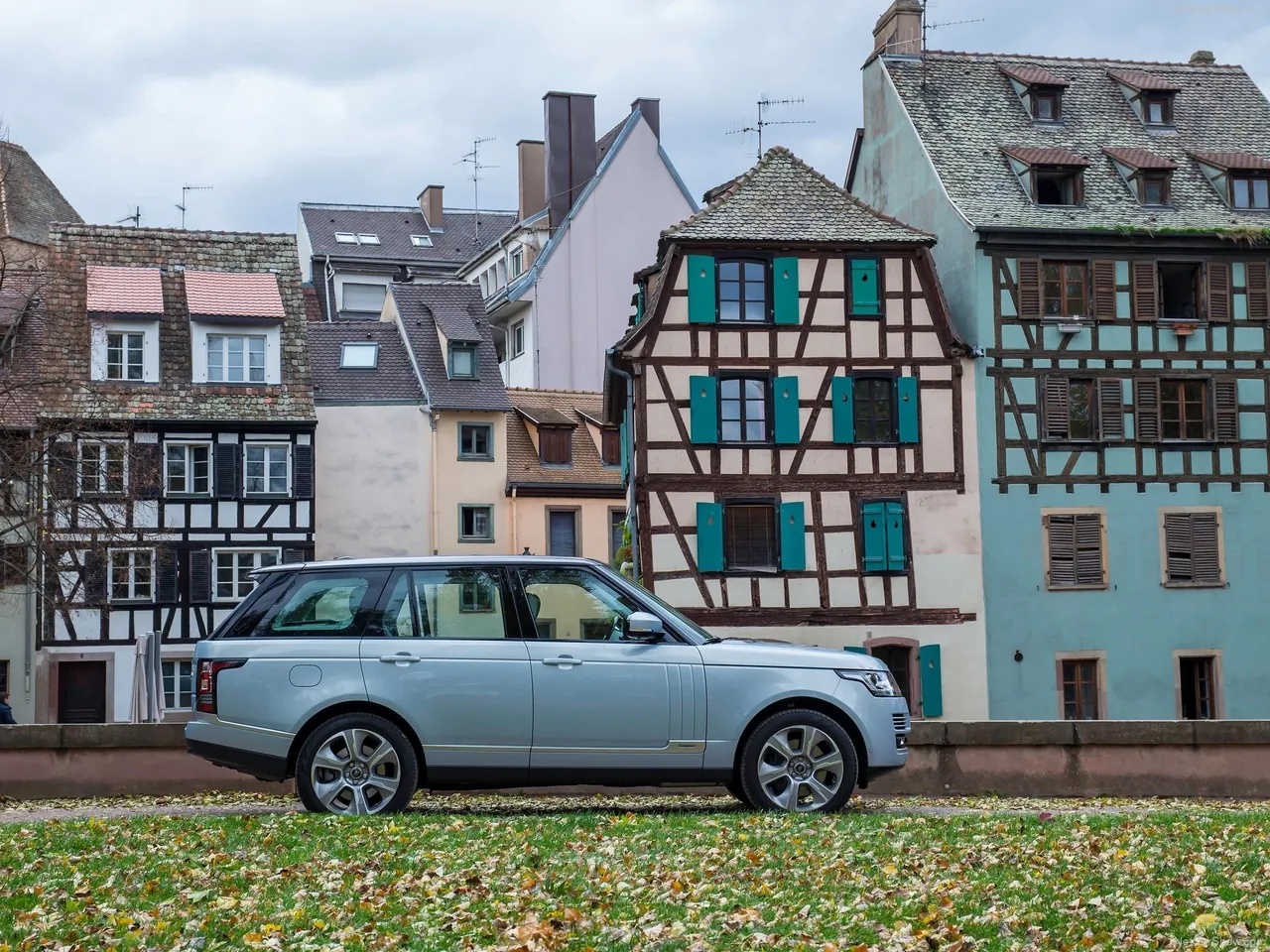 Land Rover Range Rover Hybrid (2015) – boční profil