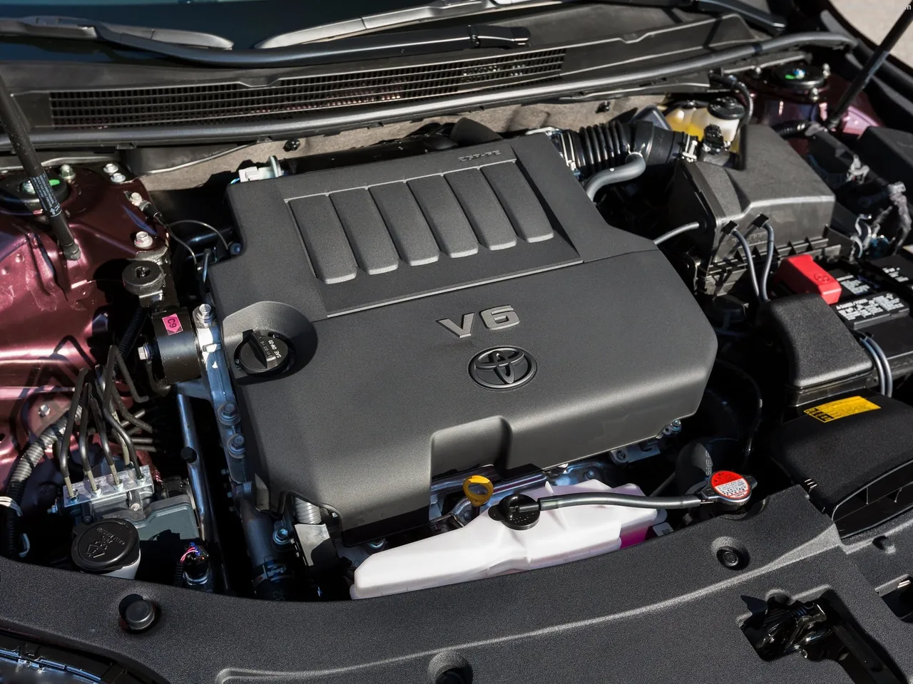 Toyota Avalon (2016) - Engine Bay