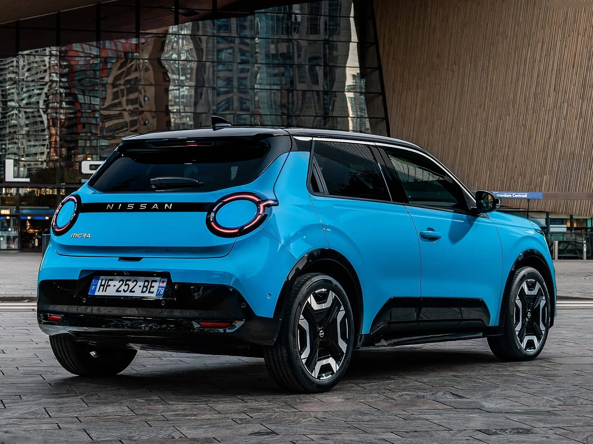 Nissan Micra EV (2026) – zadní tříčtvrteční pohled