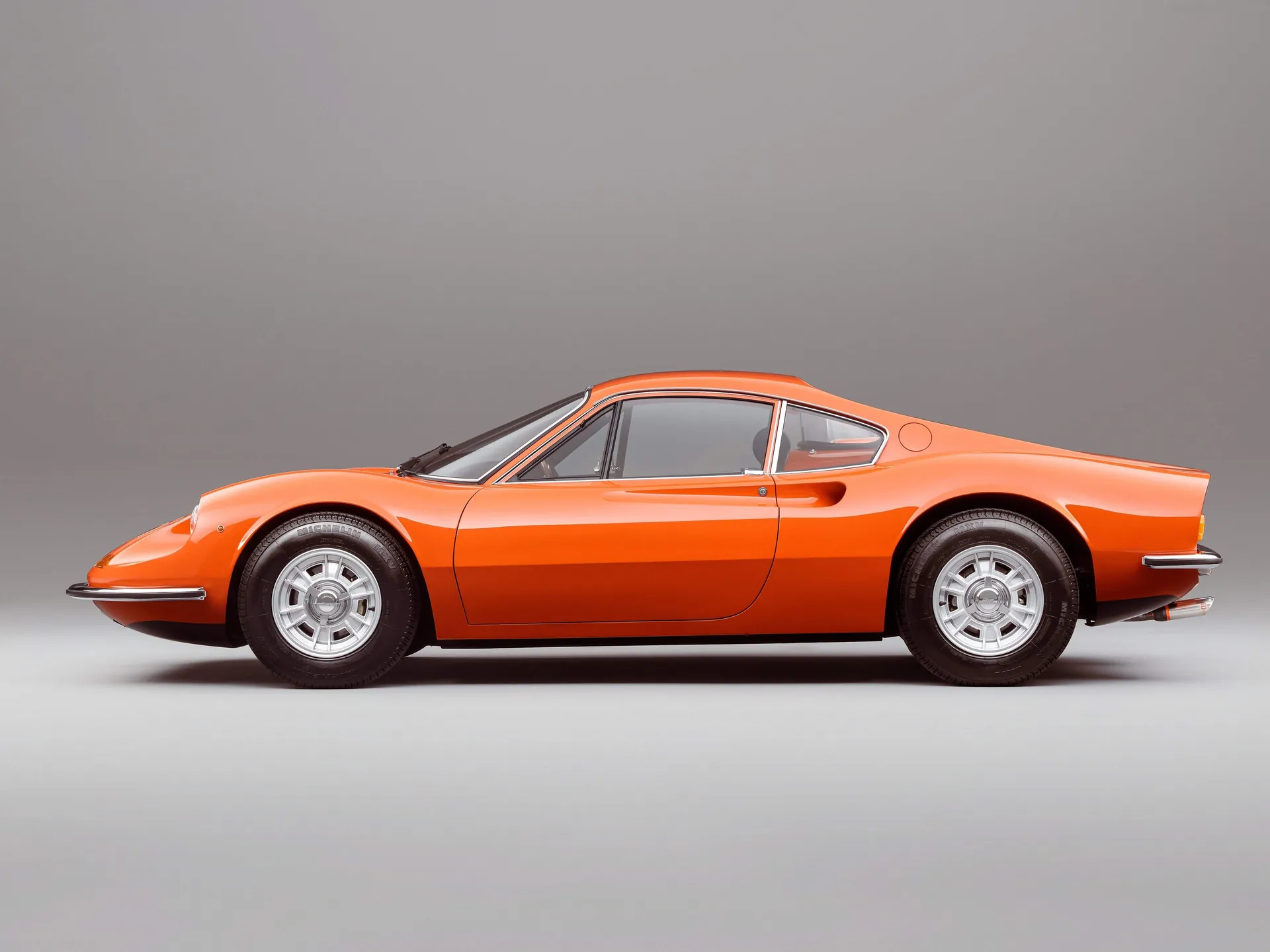 Ferrari Dino 246 GT L (1969) – boční profil