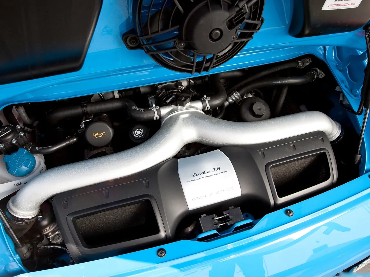 Porsche 911 Turbo (2010) - Engine Bay