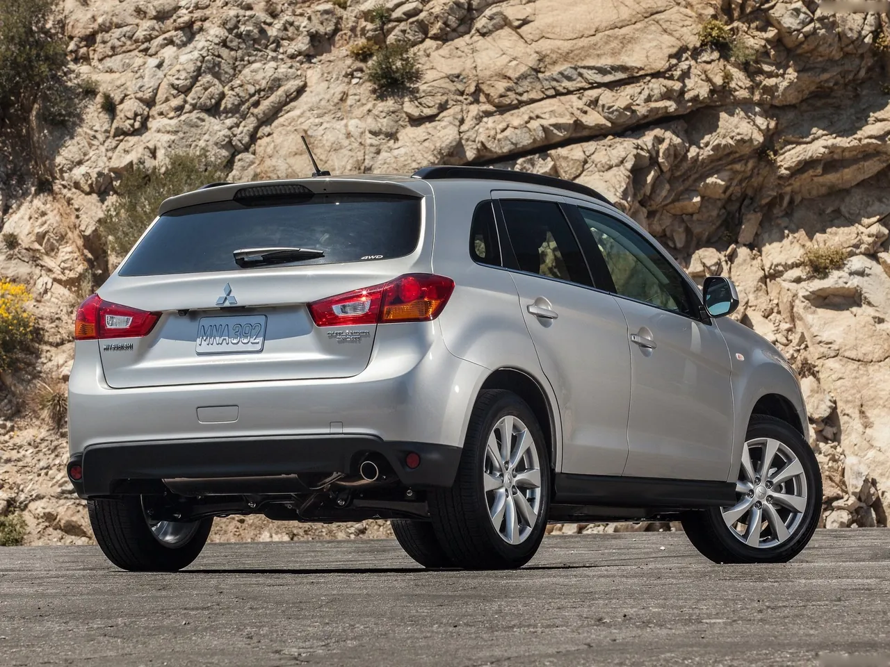 Mitsubishi Outlander Sport (2013) – zadní tříčtvrteční pohled