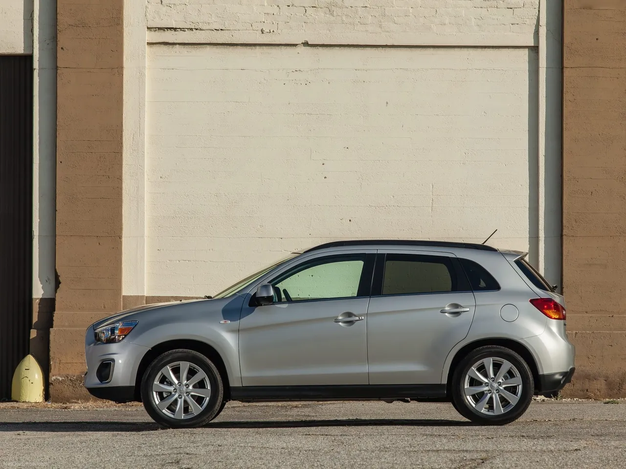 Mitsubishi Outlander Sport (2013) – boční profil